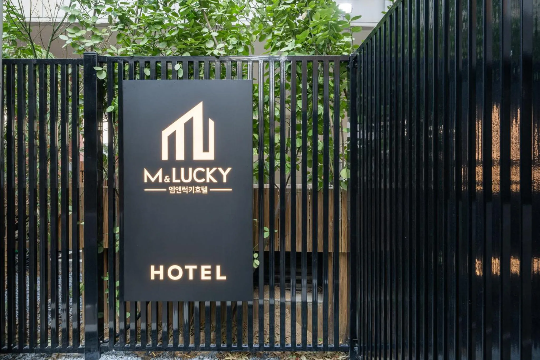 Property building in Mnlucky Hotel