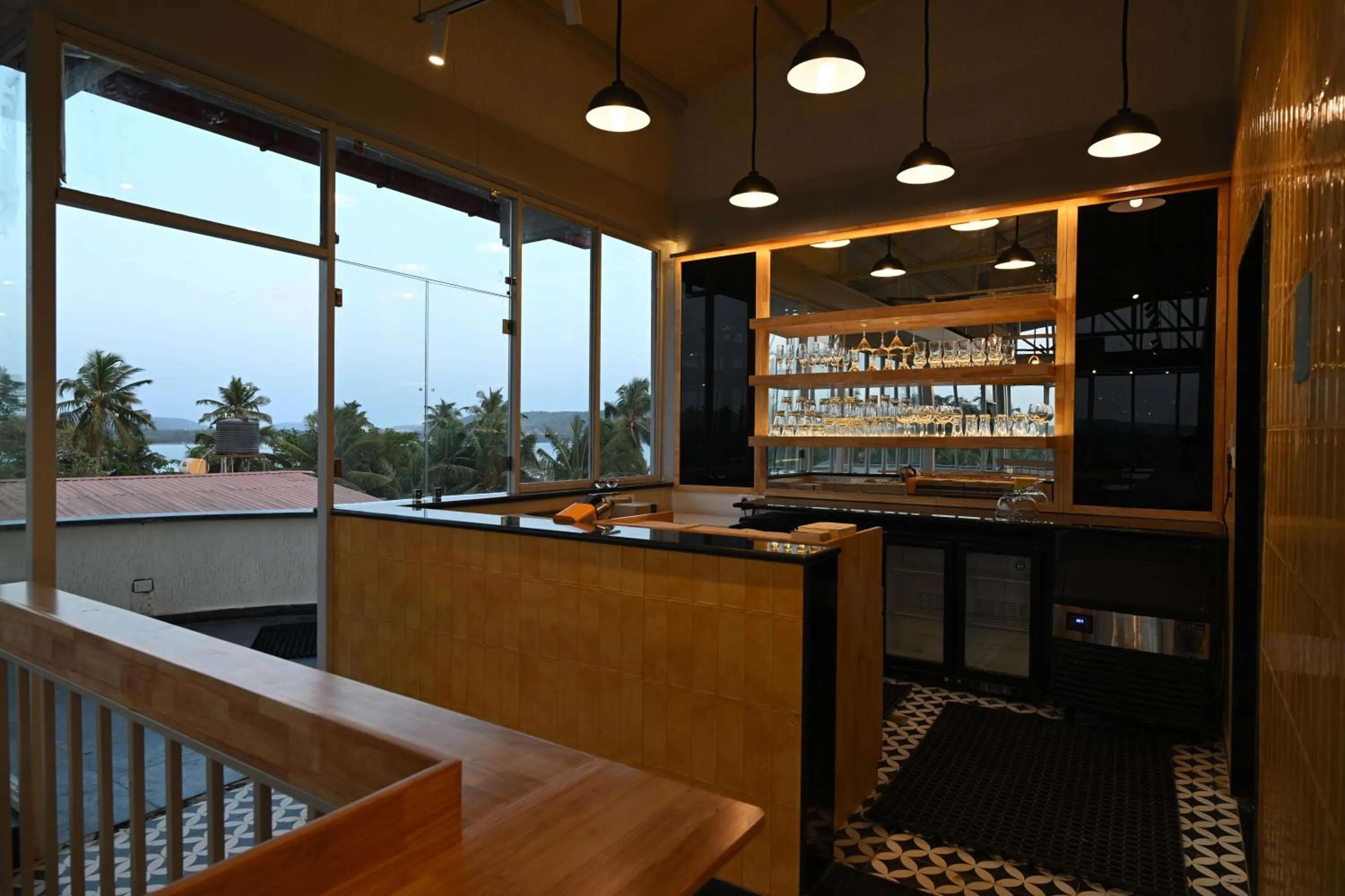 Lounge or bar in Bedzzz Xclusiv Morjim, Goa By Leisure Hotels