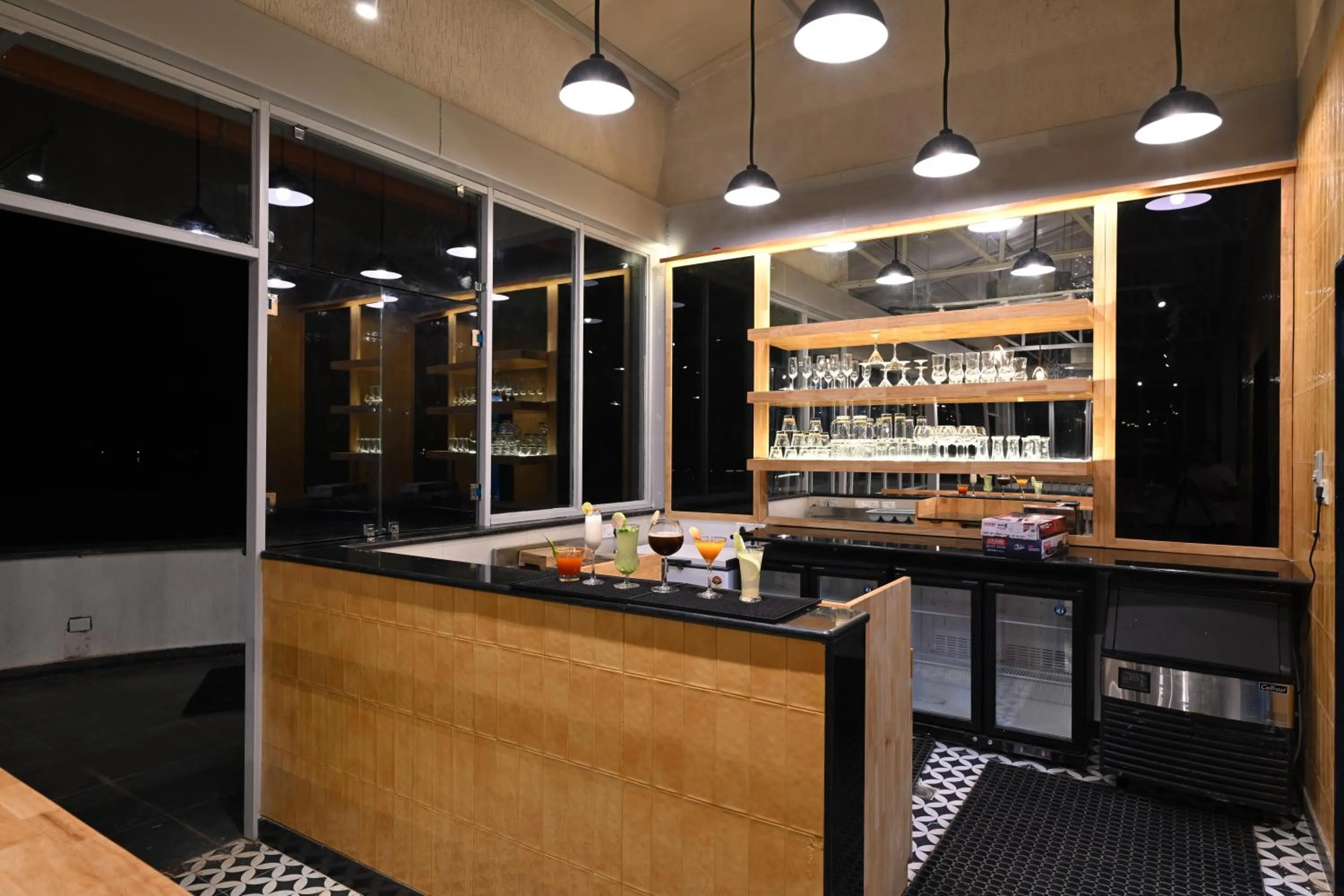 Lounge or bar in Bedzzz Xclusiv Morjim, Goa By Leisure Hotels