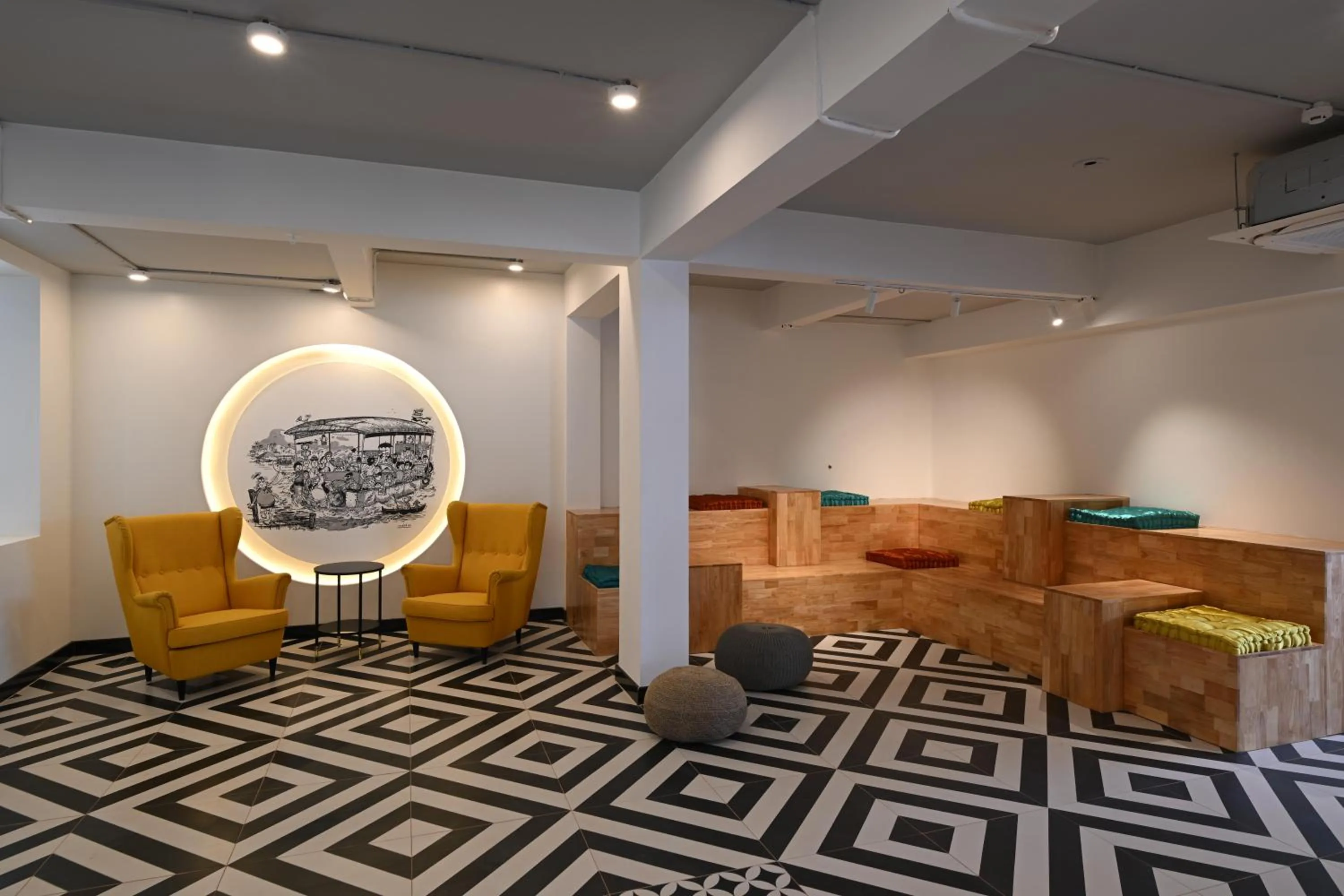 Lounge or bar in Bedzzz Xclusiv Morjim, Goa By Leisure Hotels