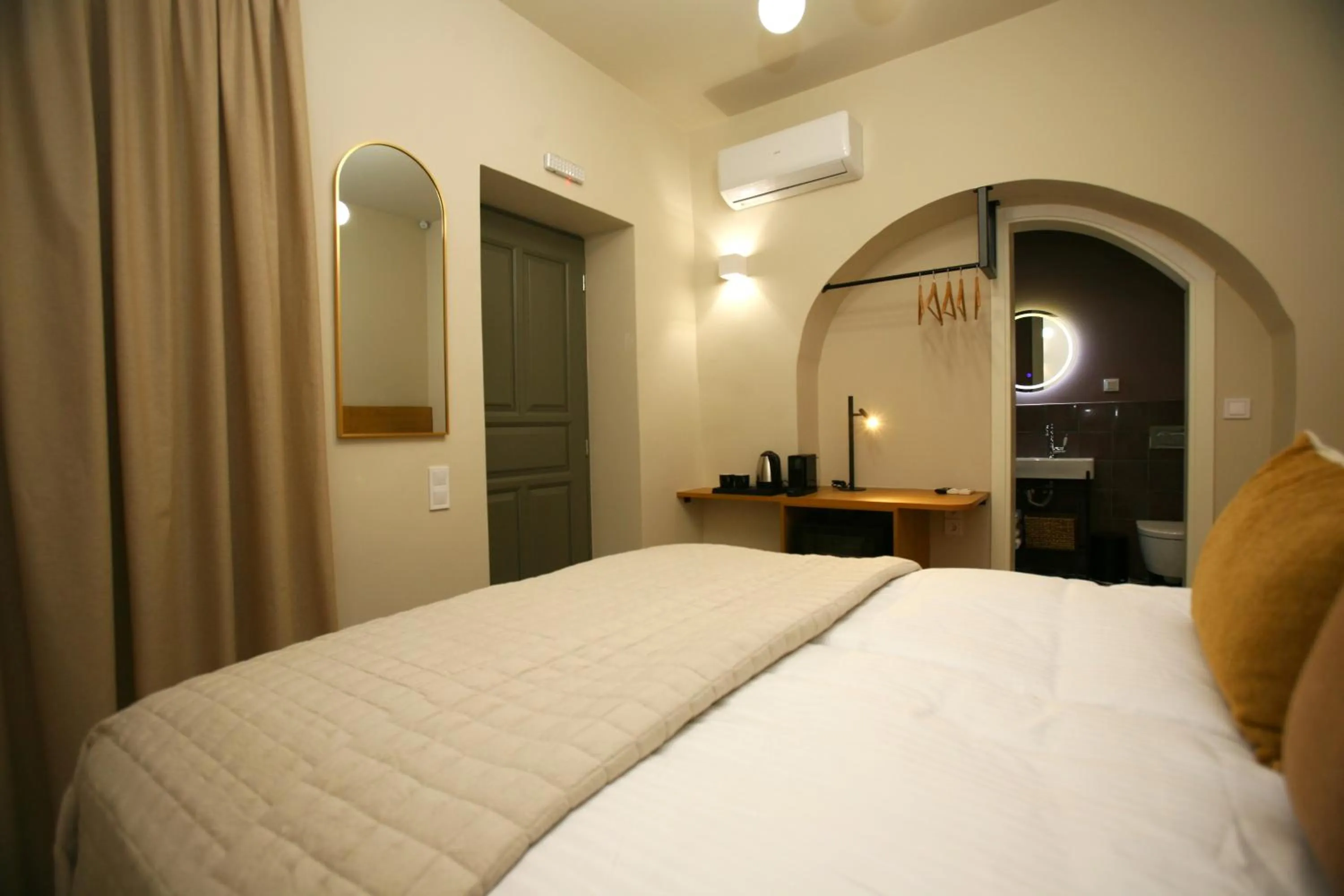 Bed in Living Yard Acropolis