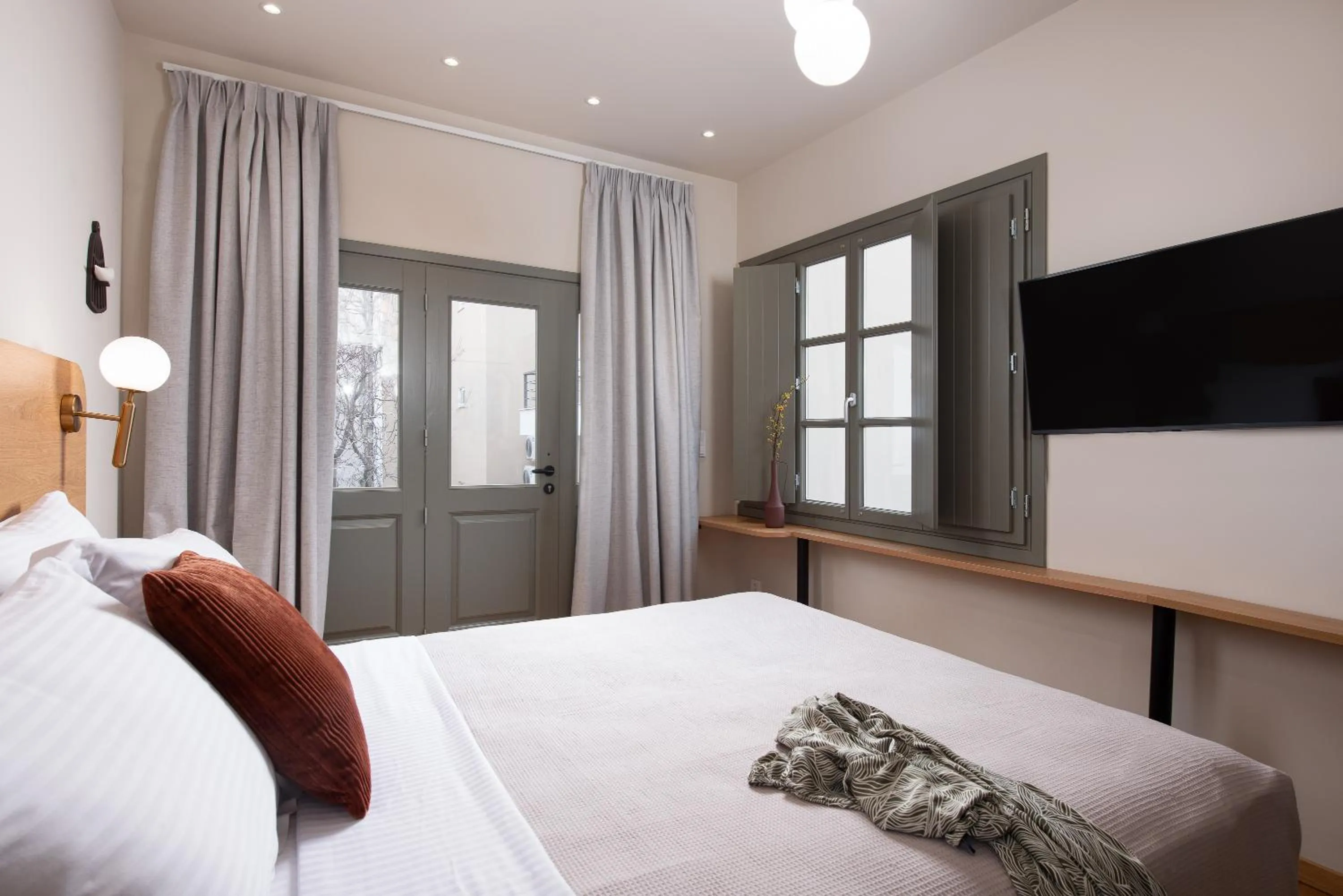 Bed in Living Yard Acropolis