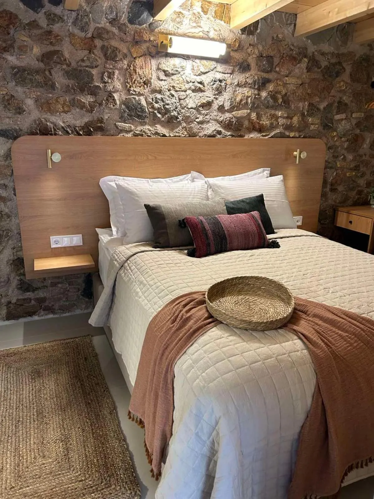 Bed in Living Yard Acropolis