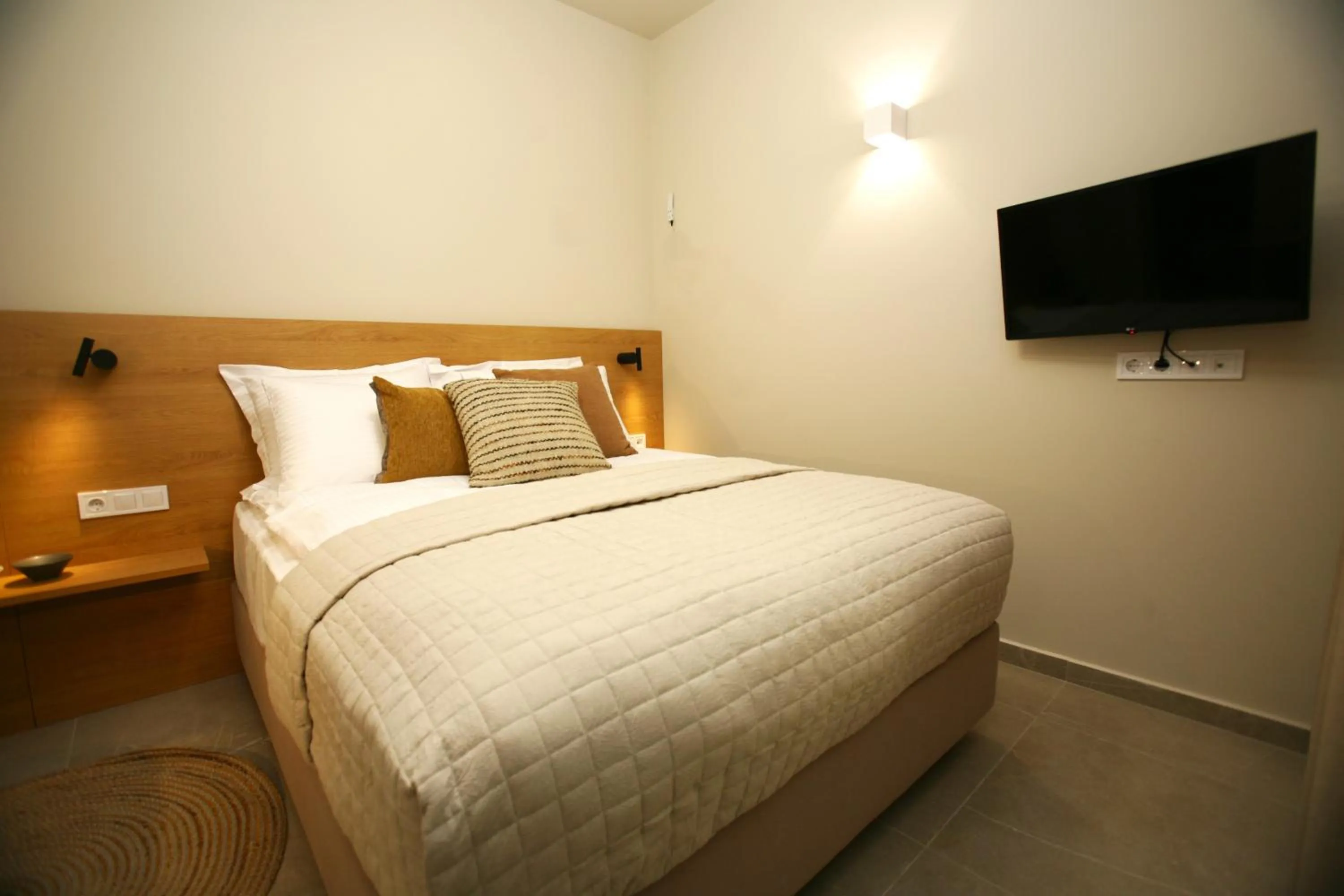 Bed in Living Yard Acropolis