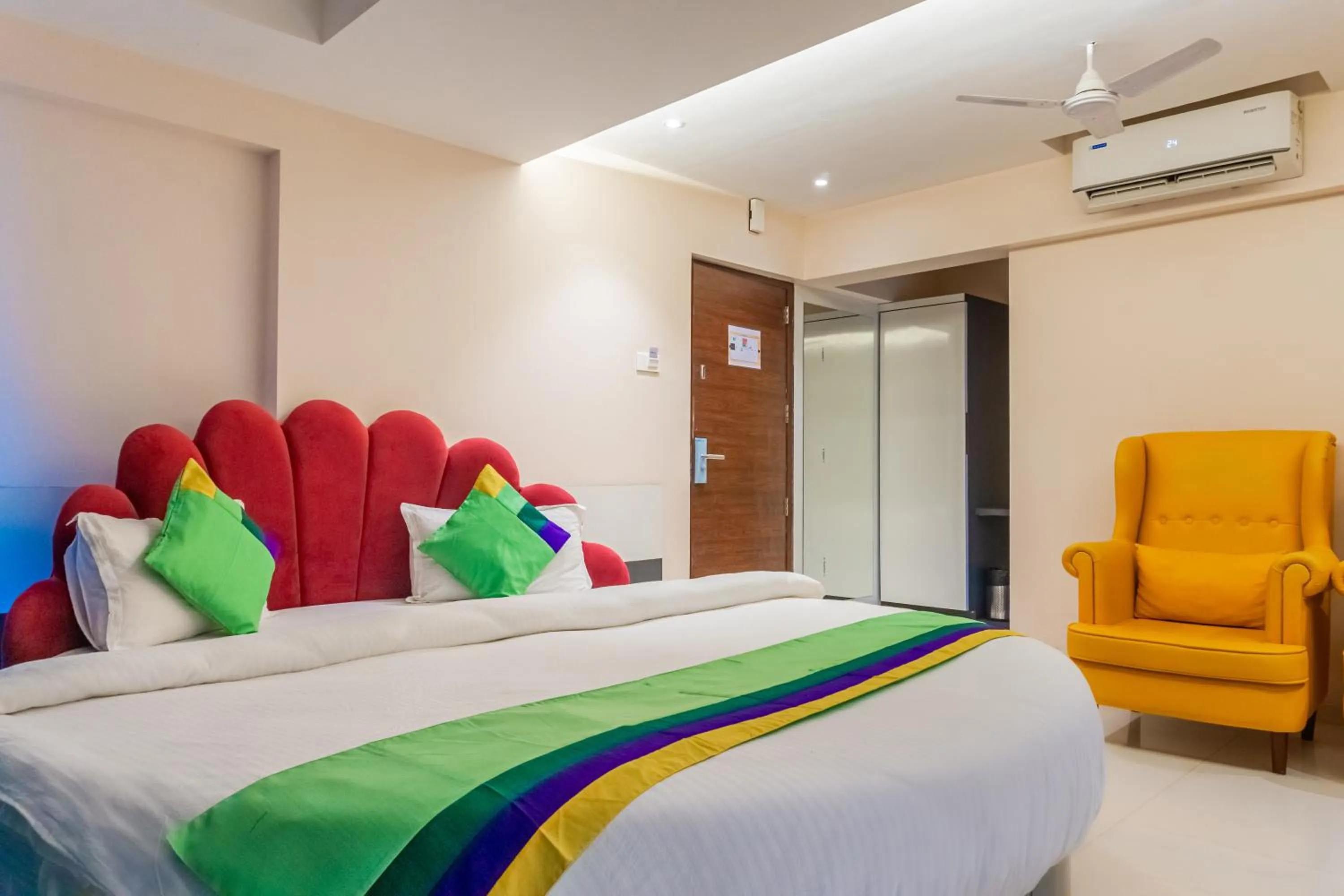 Bedroom, Bed in Treebo Blossom - Viman Nagar