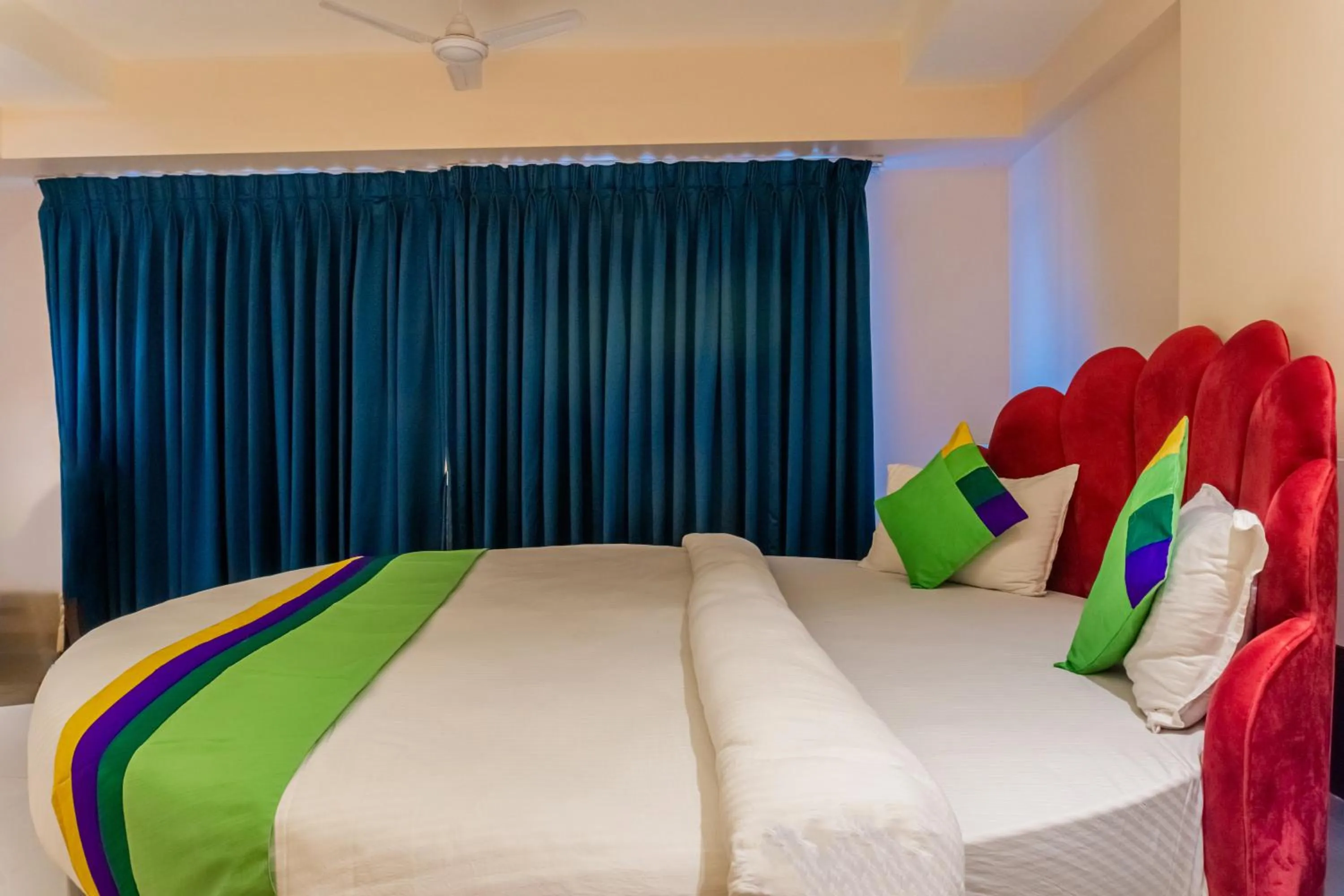 Bedroom, Bed in Treebo Blossom - Viman Nagar