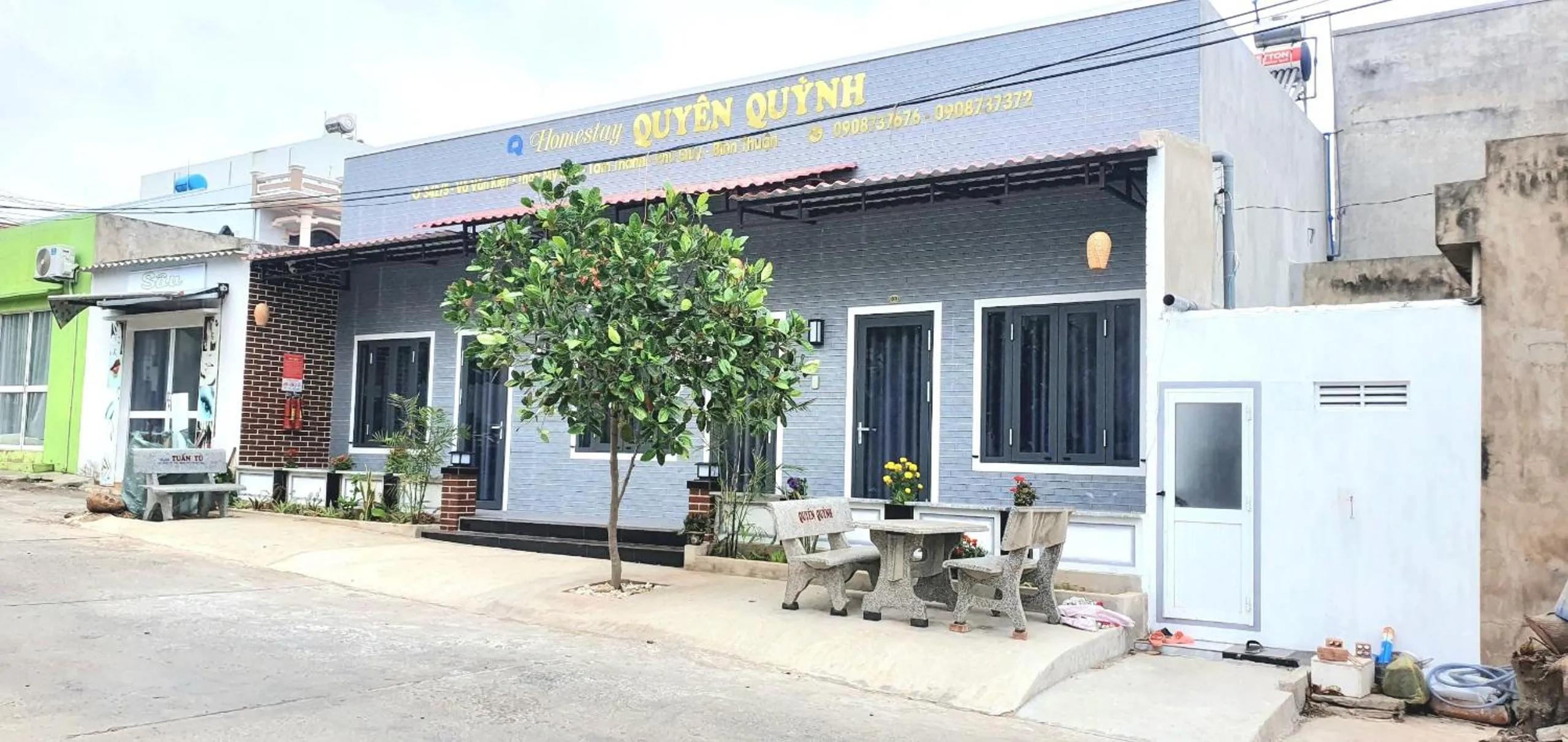 Communal lounge/ TV room in Homestay Quyên Quỳnh