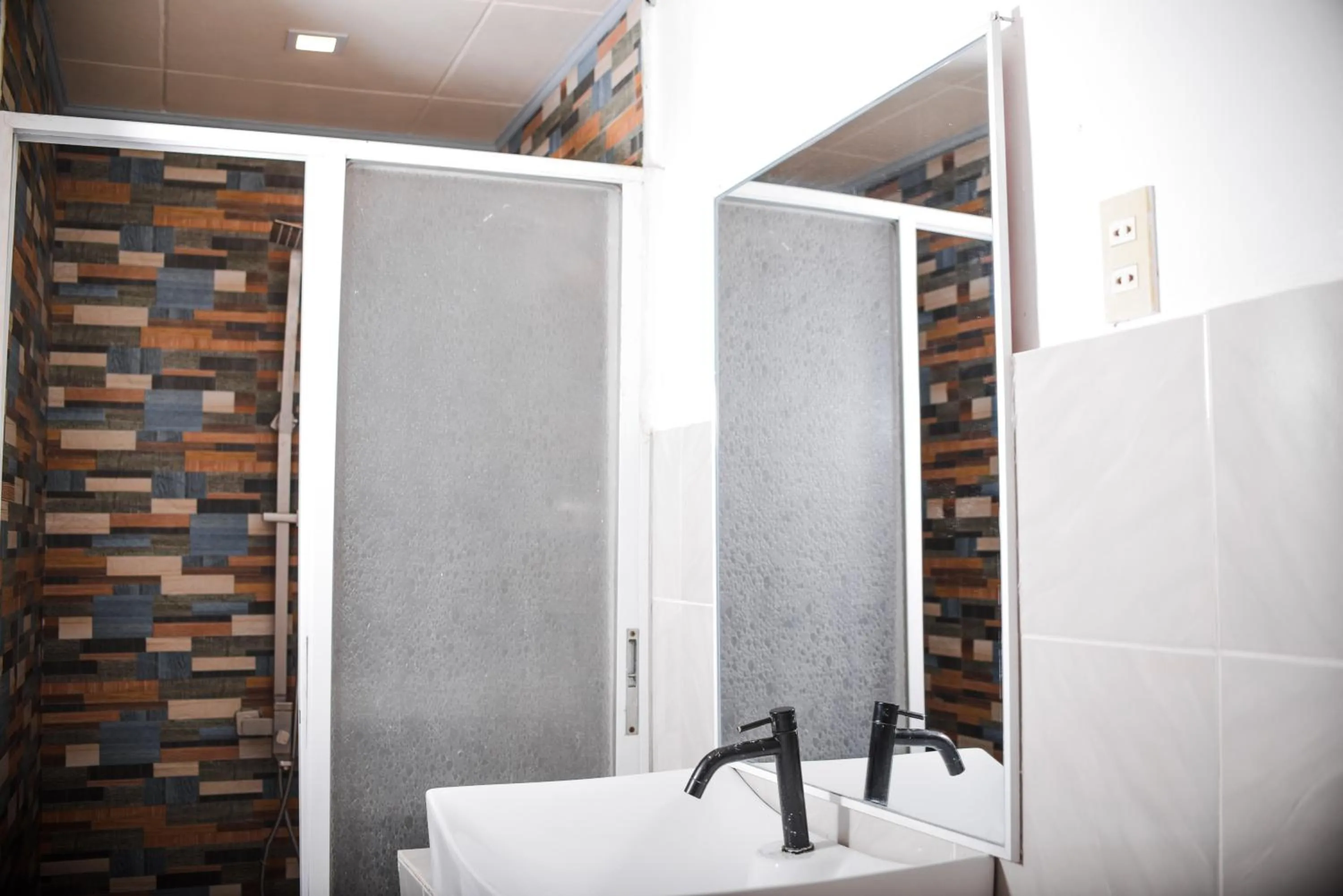 Shower in Whispering Palms Island Resort