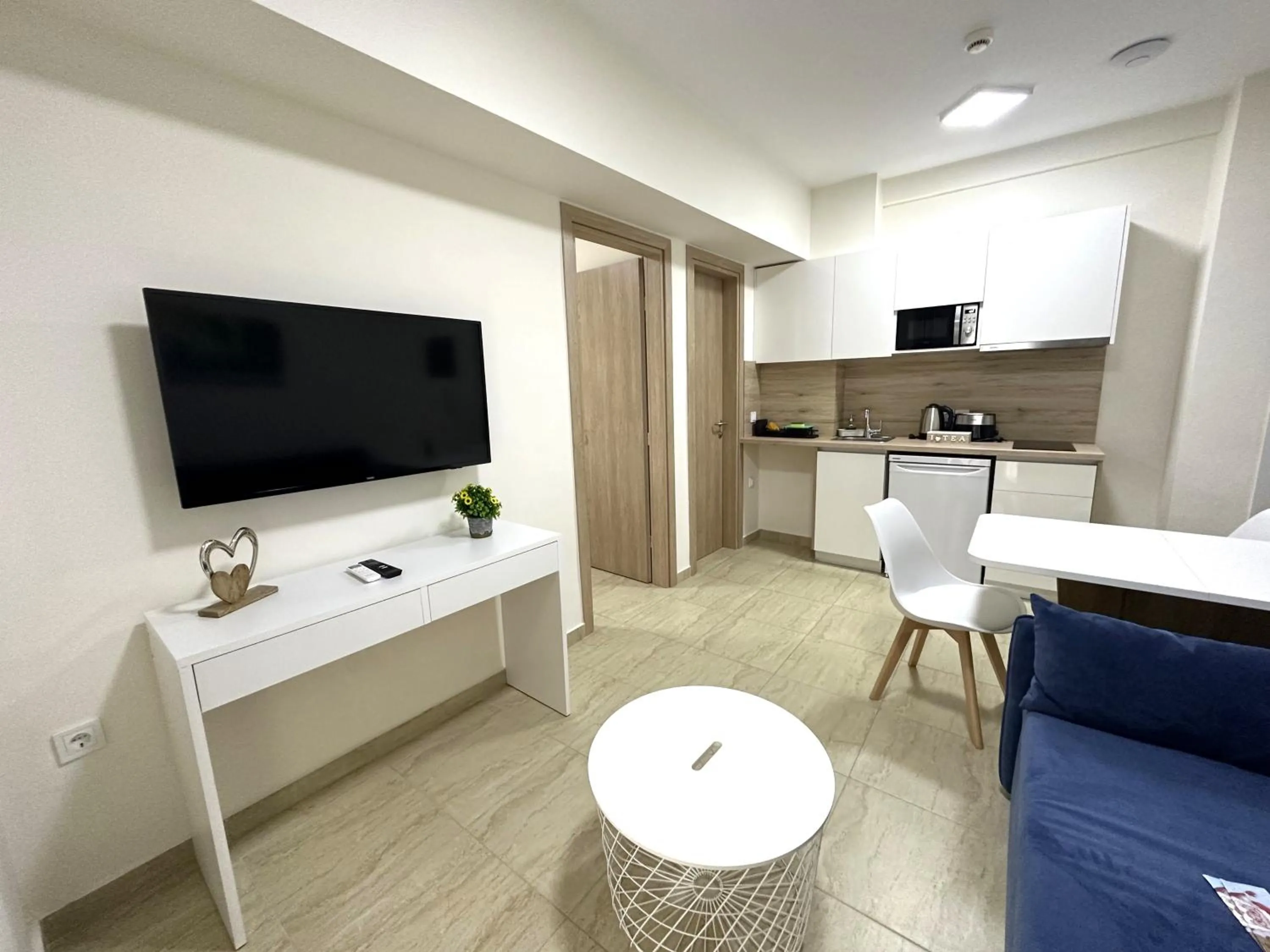 TV and multimedia in Navarino Luxe Suites