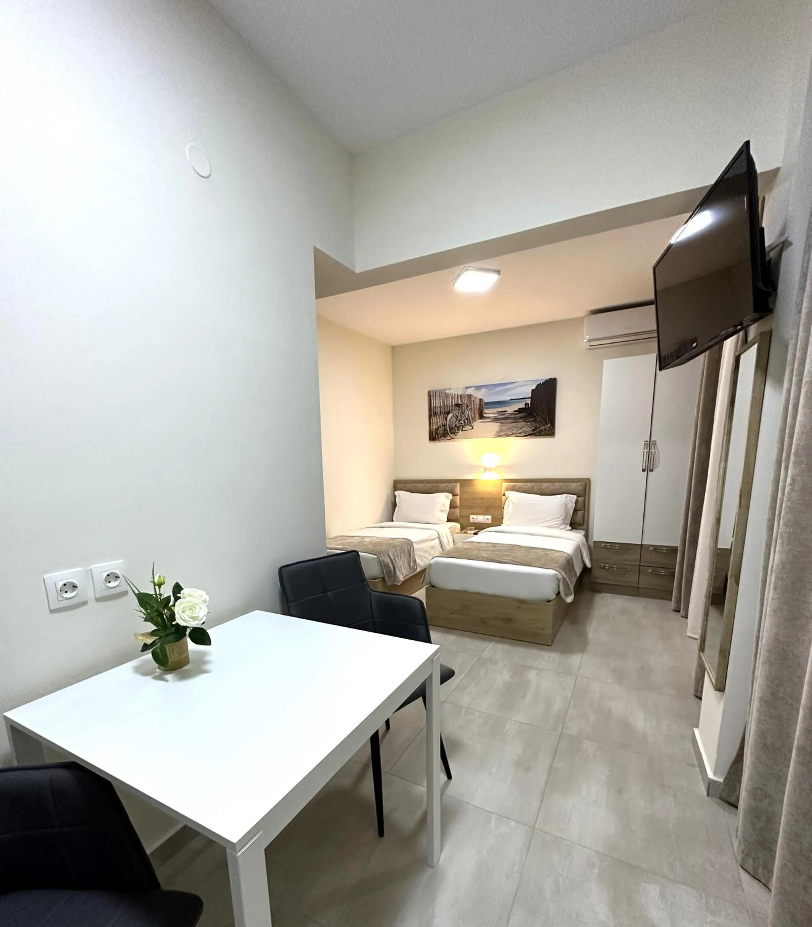 TV and multimedia, Bed in Navarino Luxe Suites