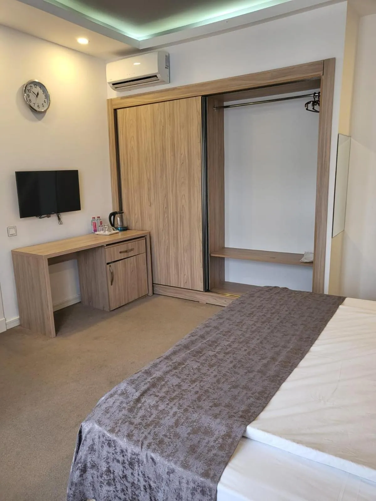 Bed in ZamZam-Madinah Halal Hotels Group