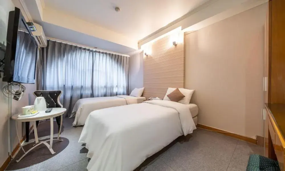 Deluxe Twin Room in Ansan Seowon Tourist Hotel Deluxe Twin Room in Ansan Seowon Tourist Hotel