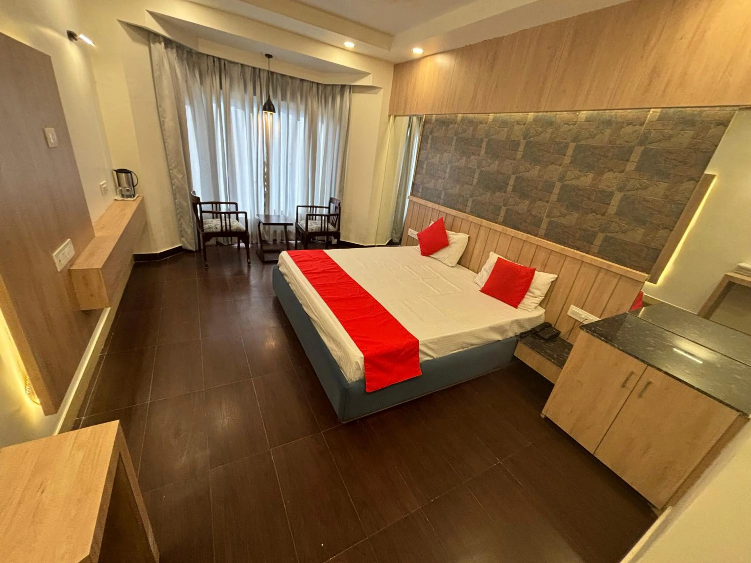 Bedroom, Bed in Hotel Maya international