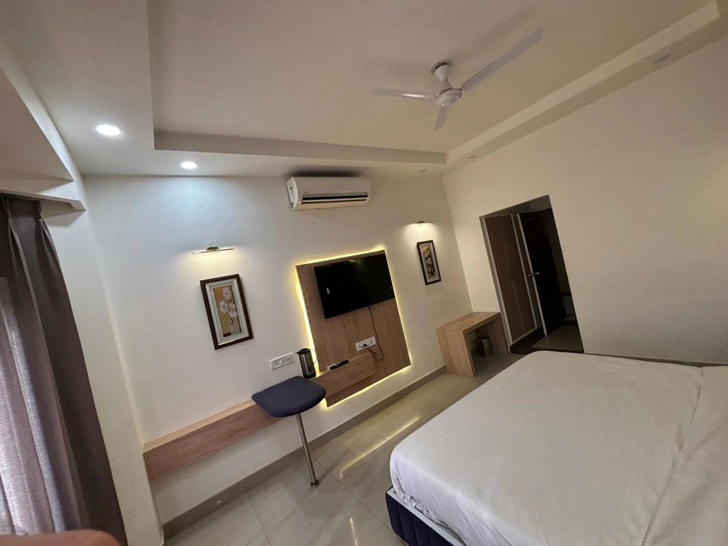 Photo of the whole room, Bed in Hotel Maya international