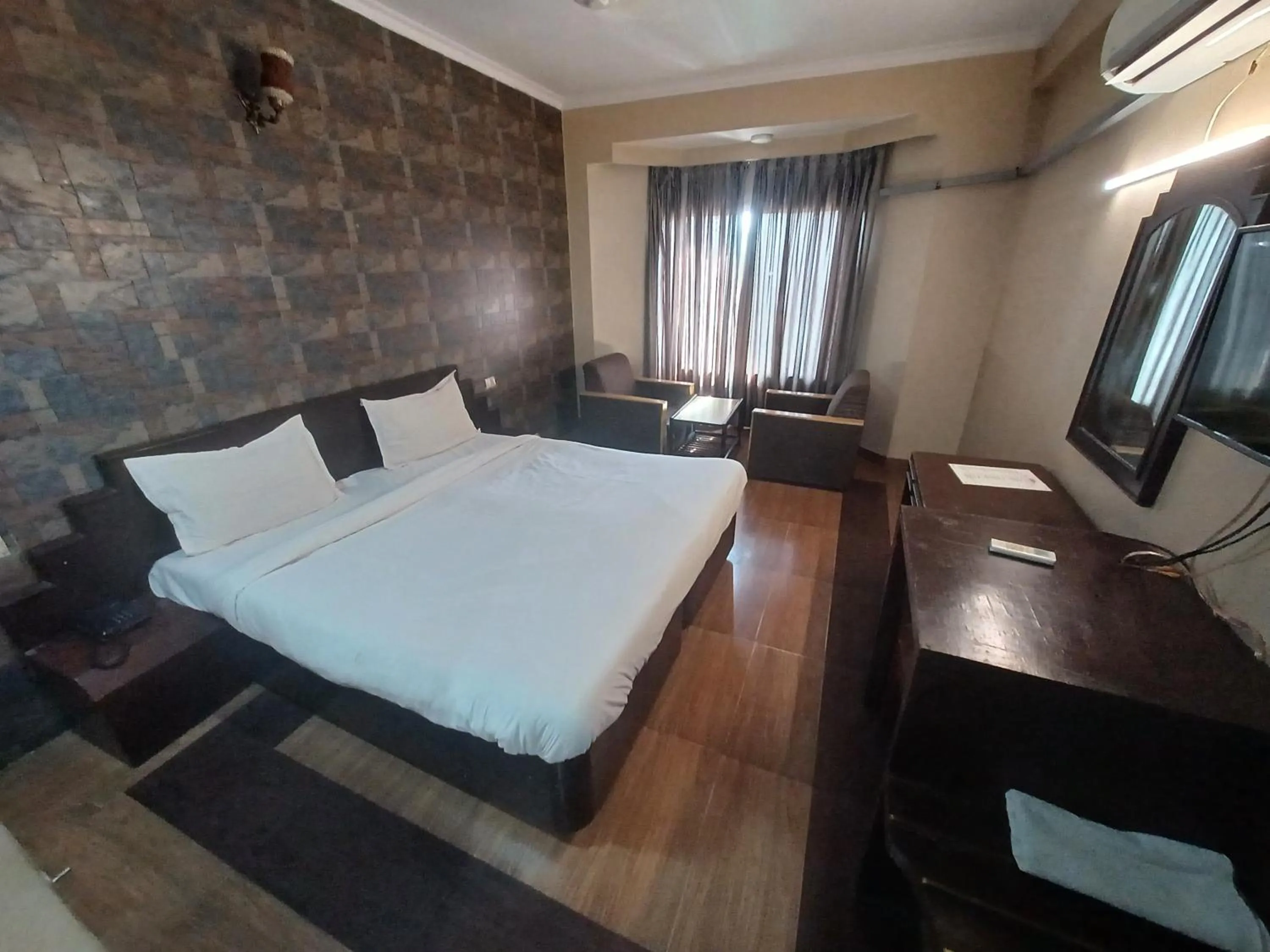 Bedroom, Bed in Hotel Maya international