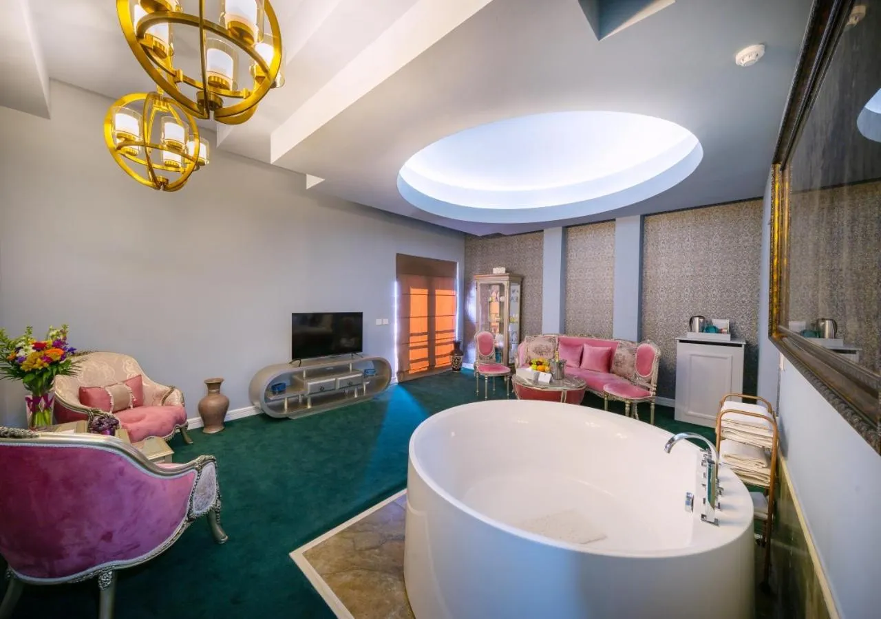 Living room in Phoenicia Comfort Hotel