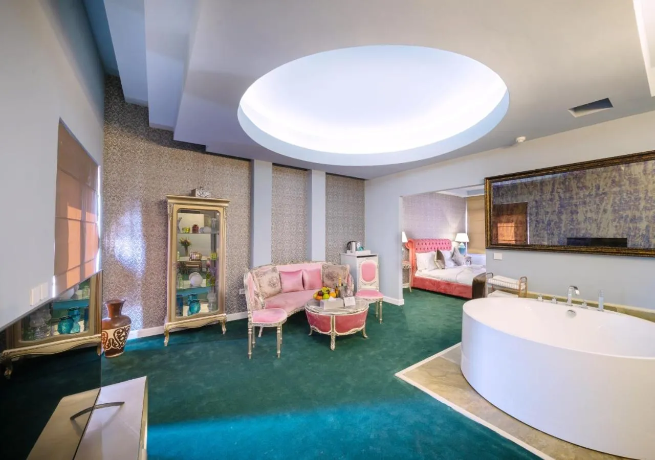 Living room in Phoenicia Comfort Hotel