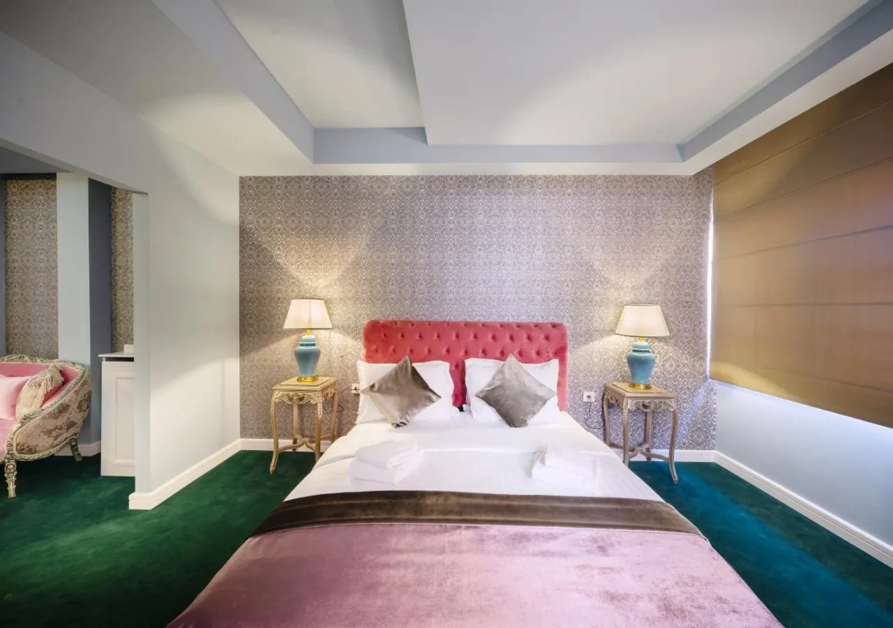 Bed in Phoenicia Comfort Hotel