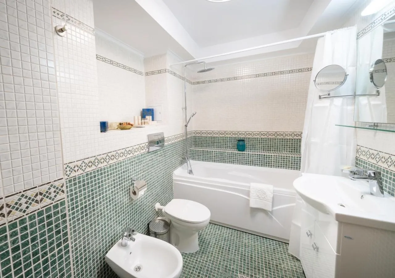 Bathroom in Phoenicia Comfort Hotel