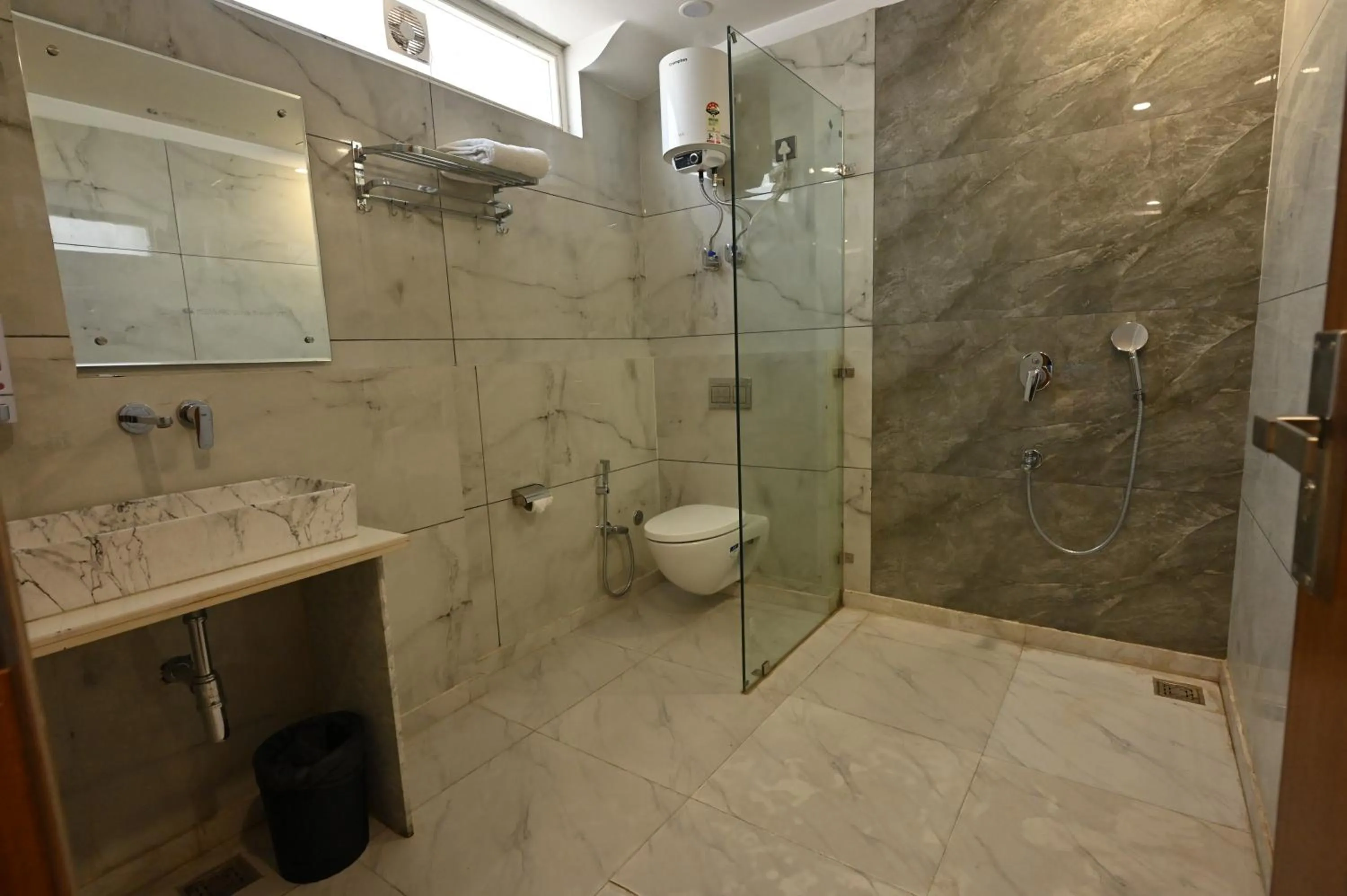 Hotel Down Town Paschim Vihar