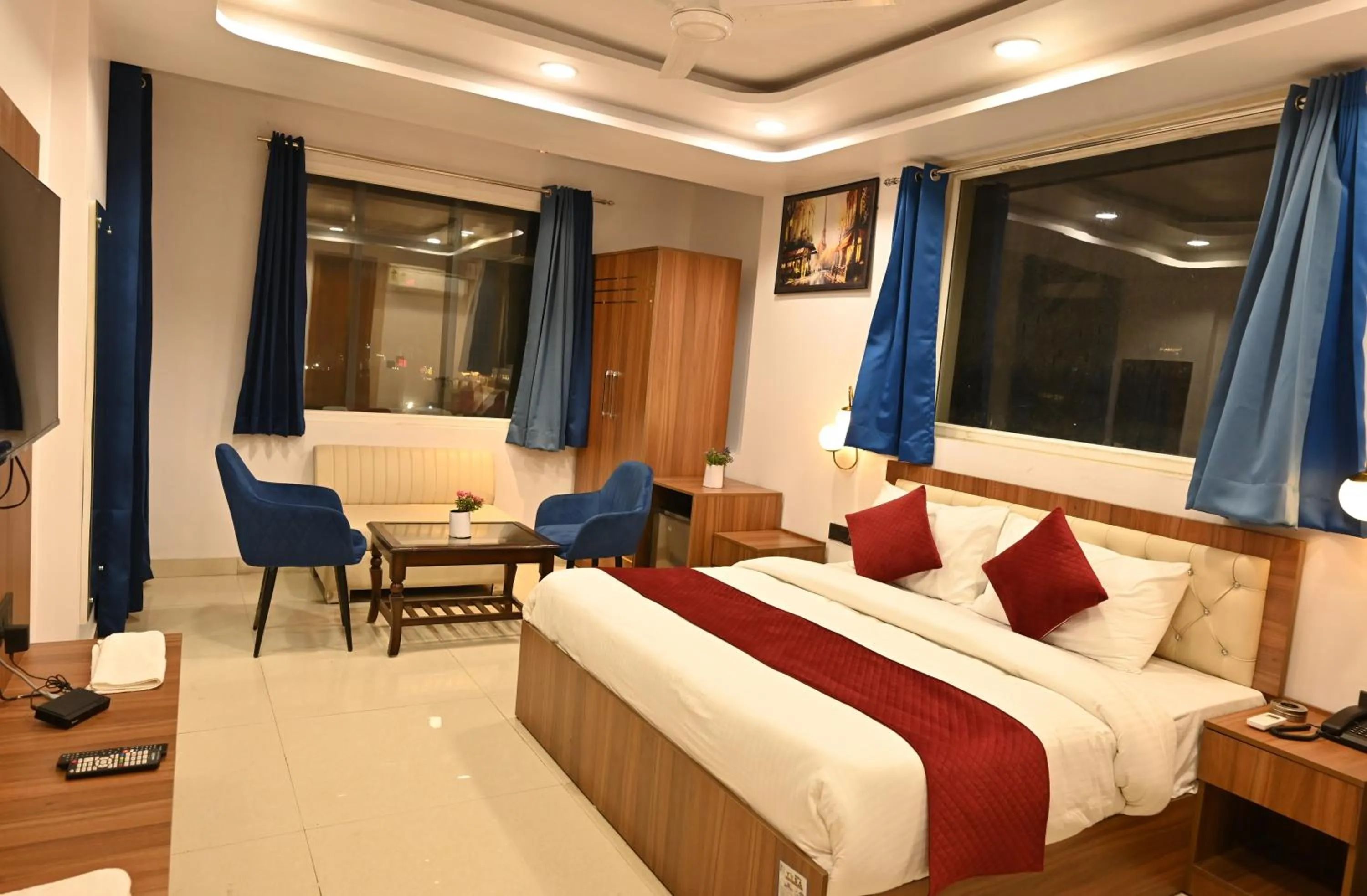 Bed in Hotel Down Town Paschim Vihar