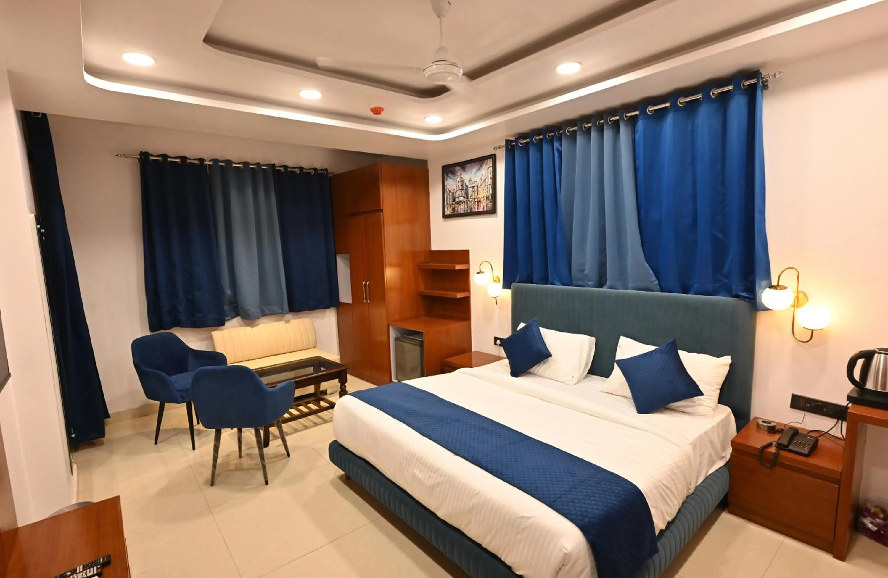 Bed in Hotel Down Town Paschim Vihar