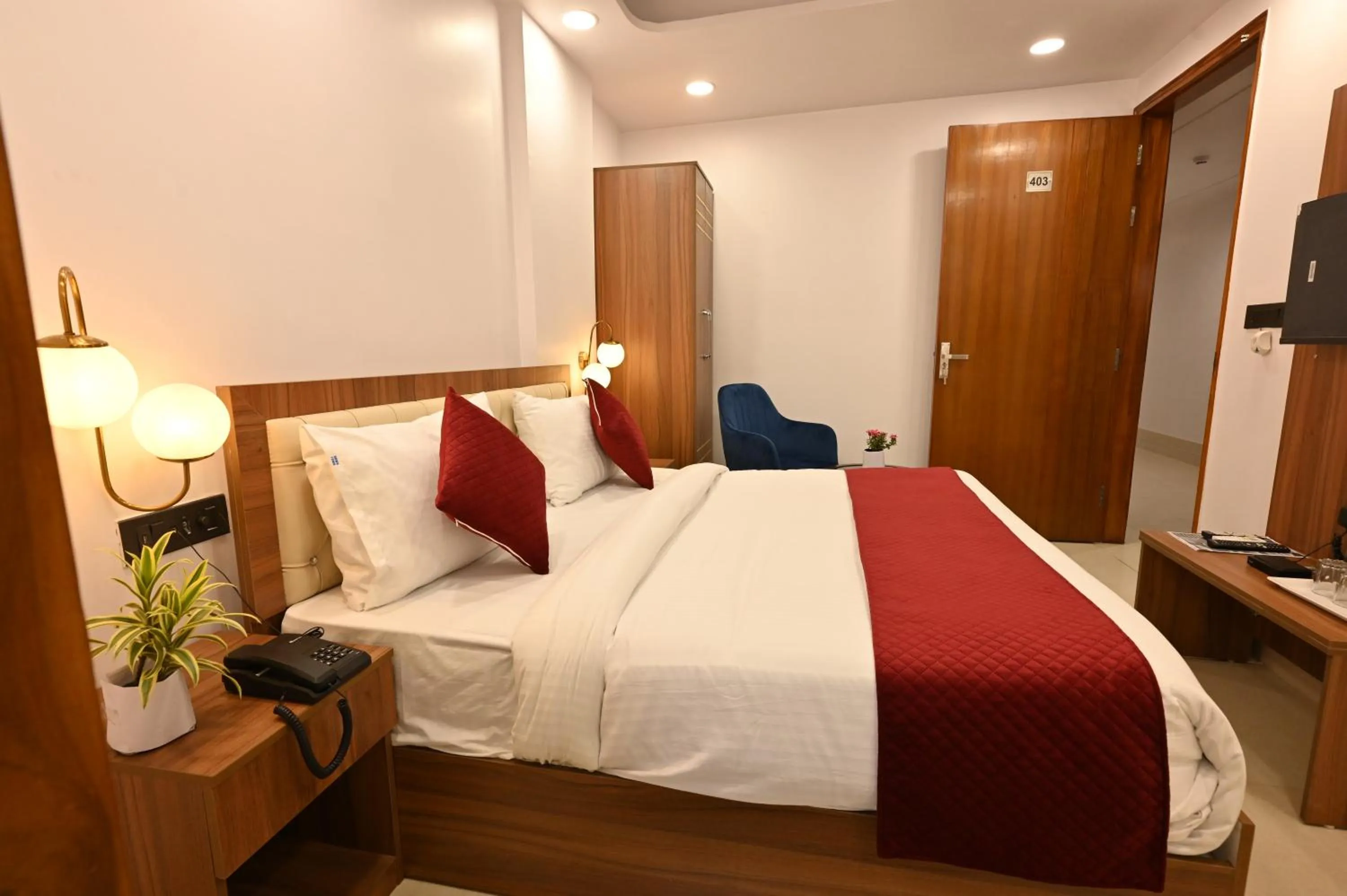 Bed in Hotel Down Town Paschim Vihar
