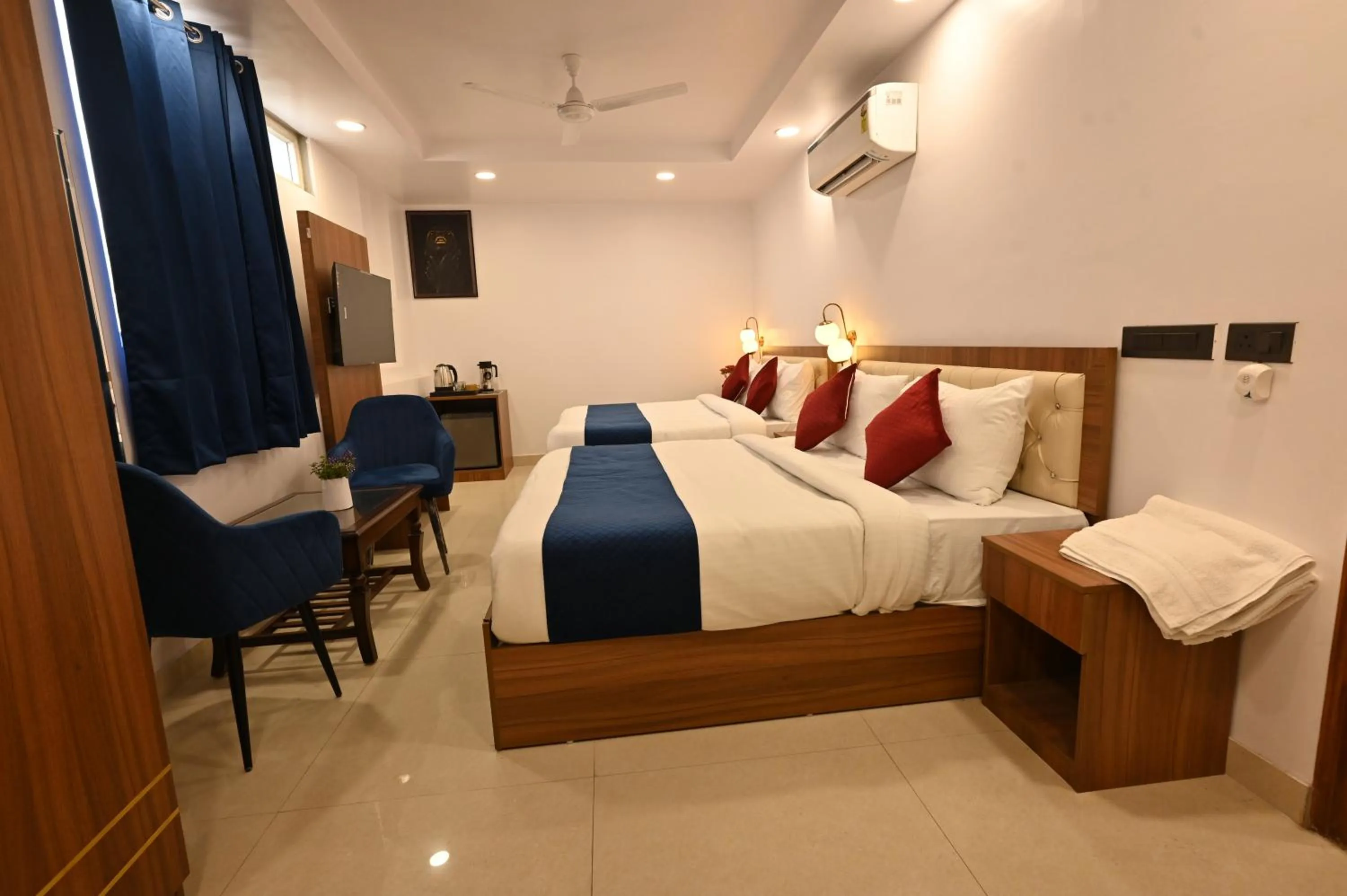 Bed in Hotel Down Town Paschim Vihar