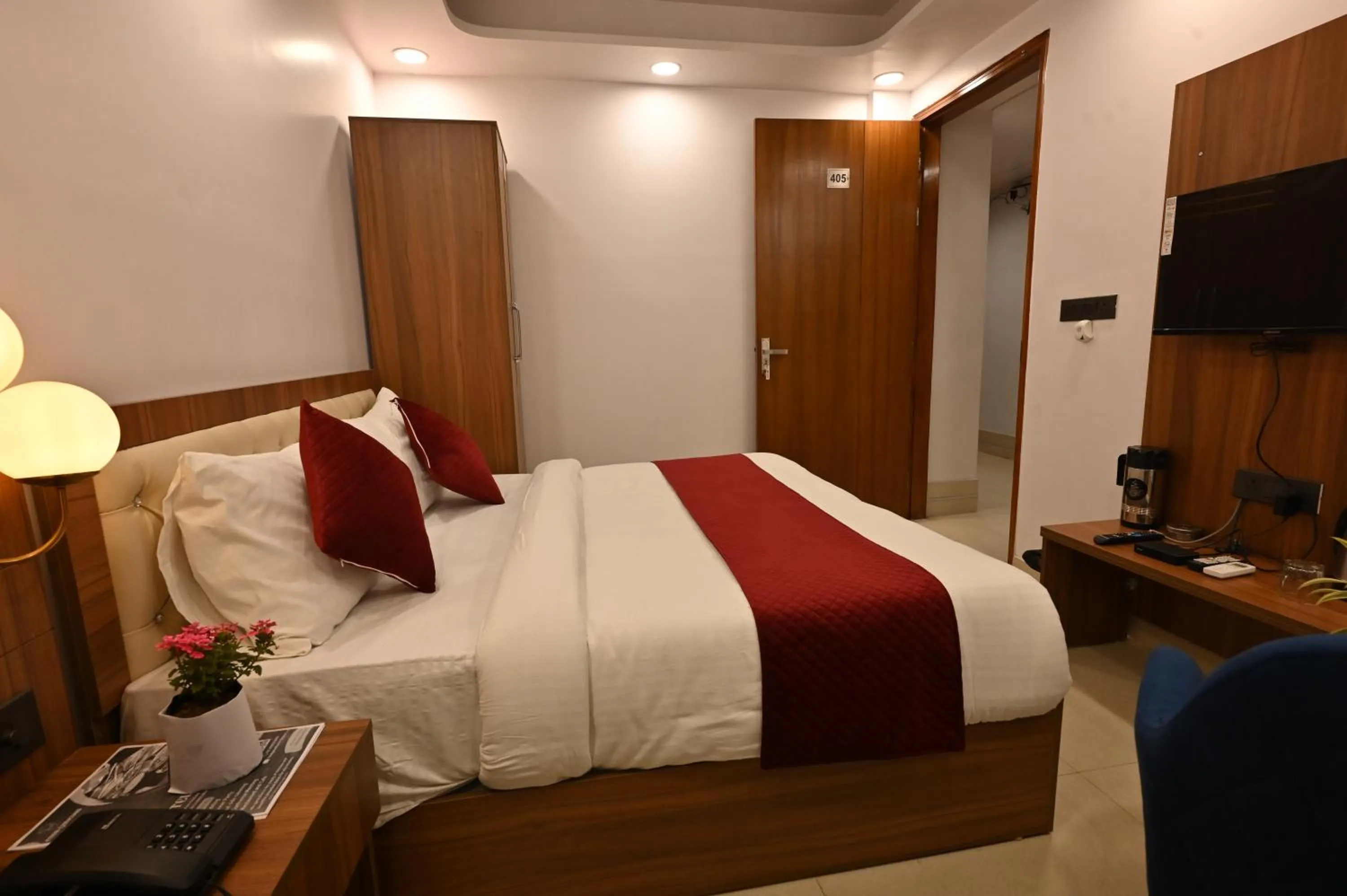 Bed in Hotel Down Town Paschim Vihar