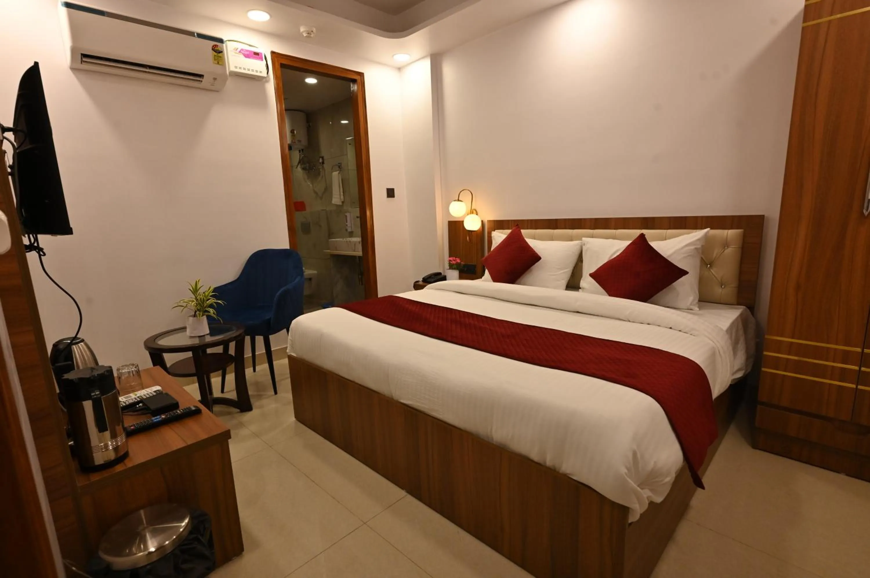 Bed in Hotel Down Town Paschim Vihar