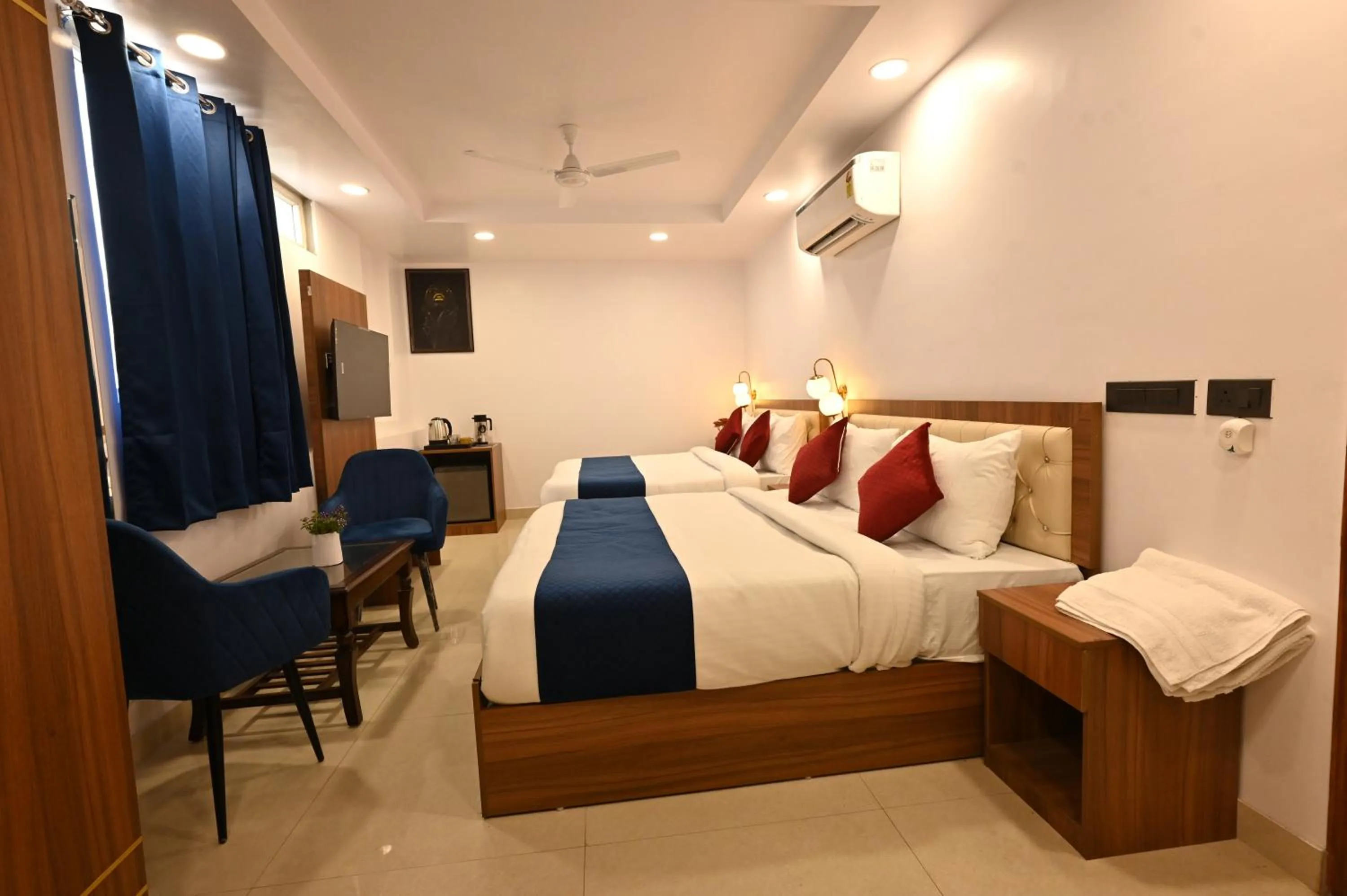 Bed in Hotel Down Town Paschim Vihar