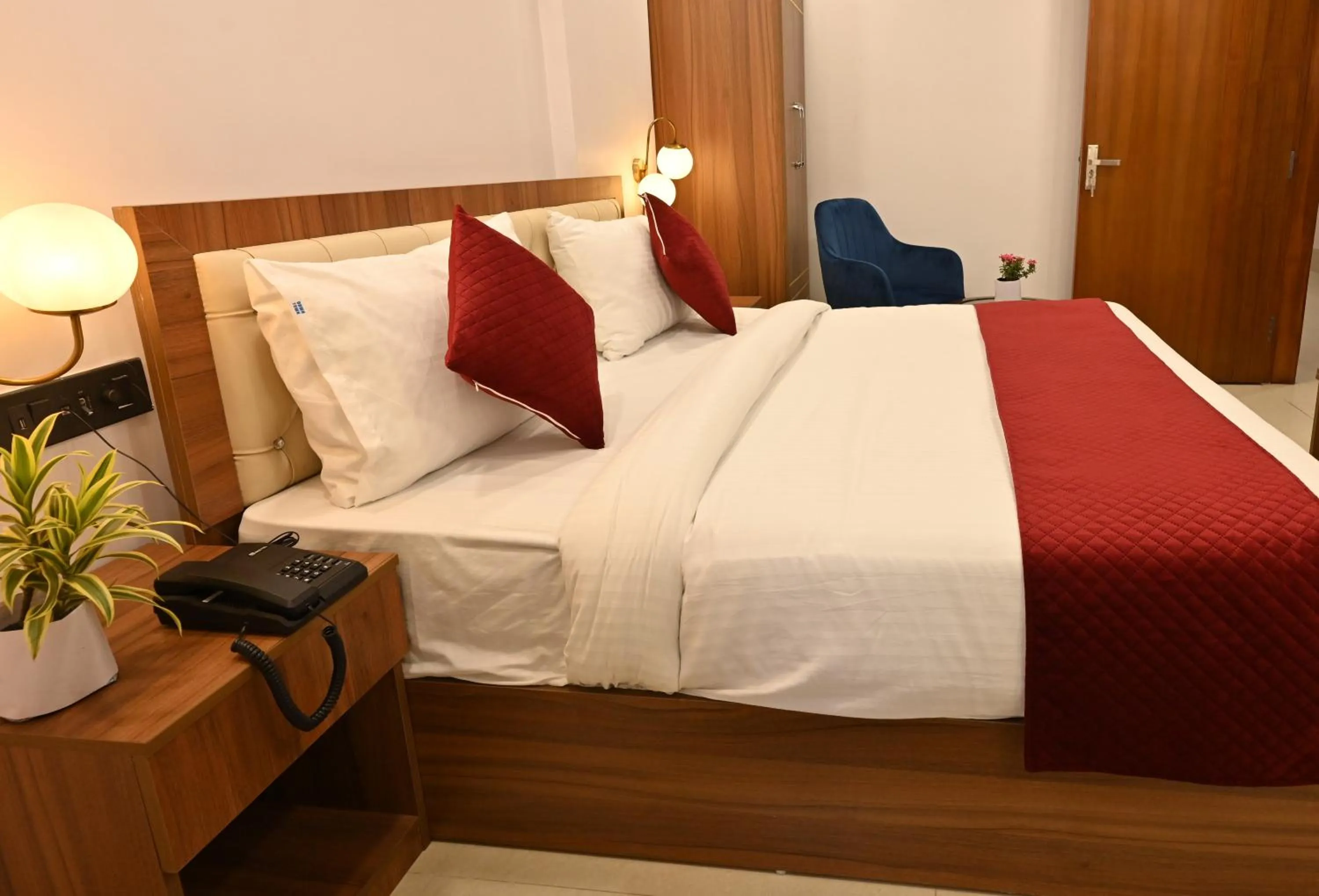 Bed in Hotel Down Town Paschim Vihar