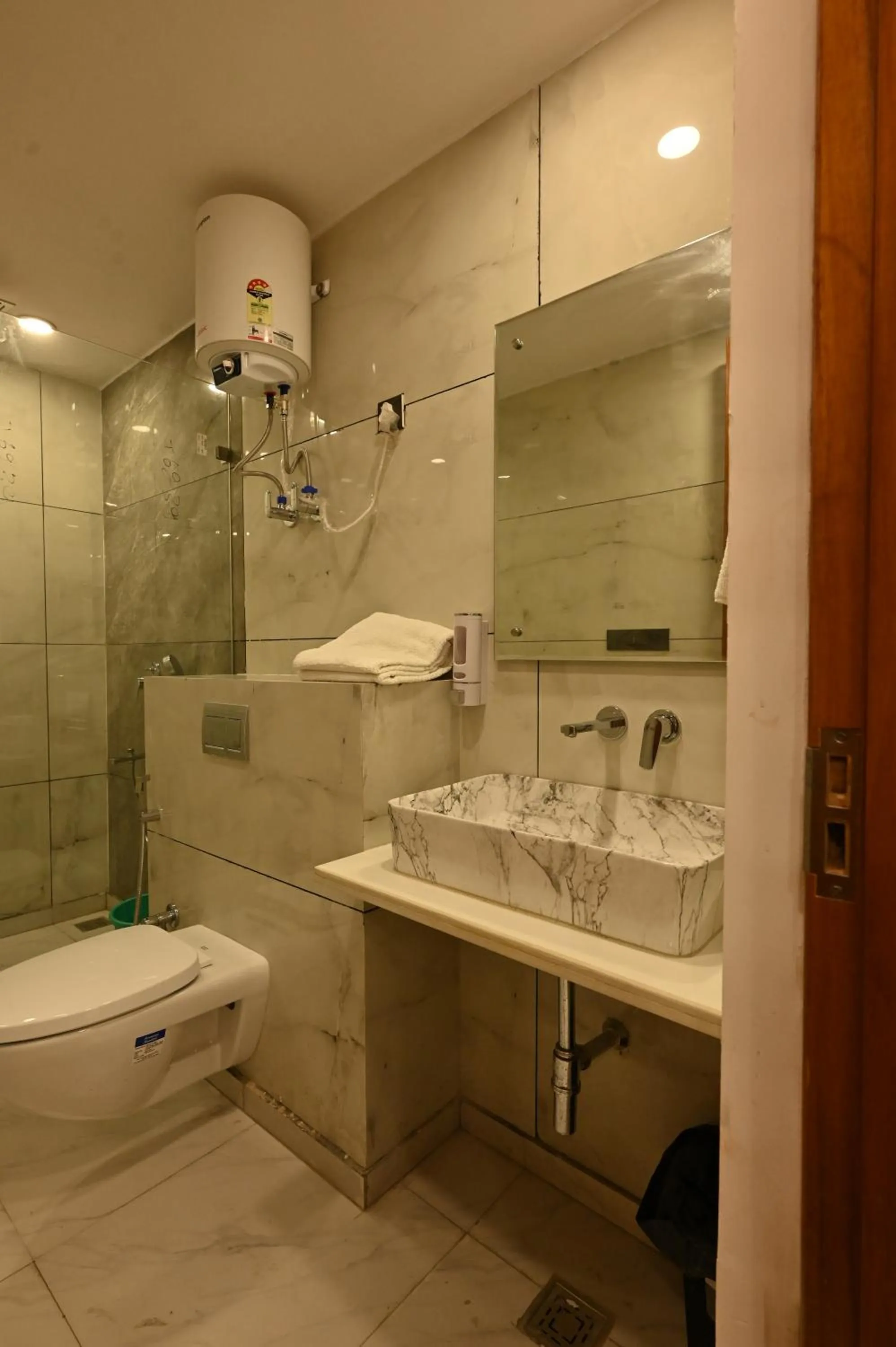 Hotel Down Town Paschim Vihar