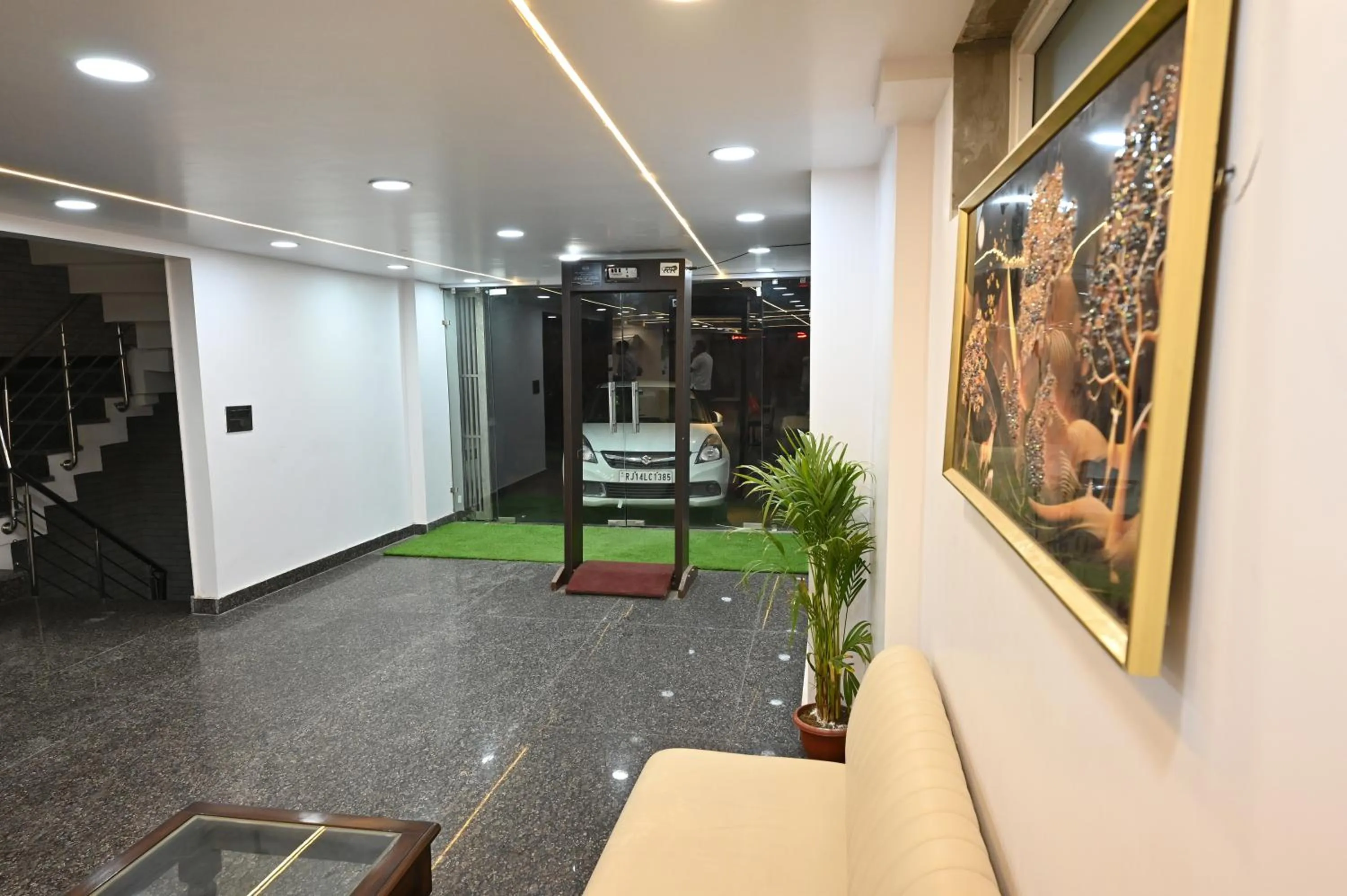 Hotel Down Town Paschim Vihar