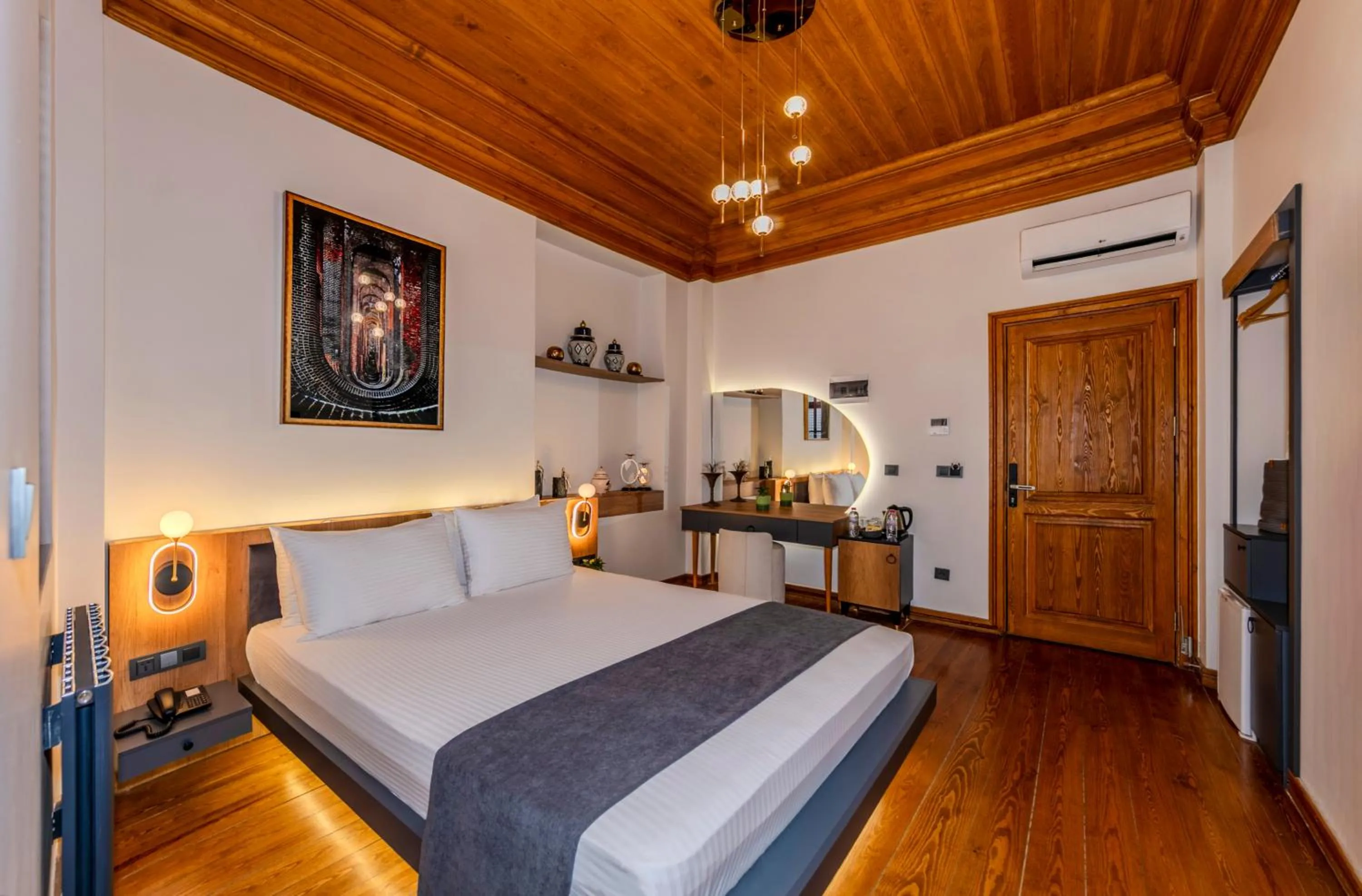 Photo of the whole room, Bed in Elmira Pera Hotel & - Special Class