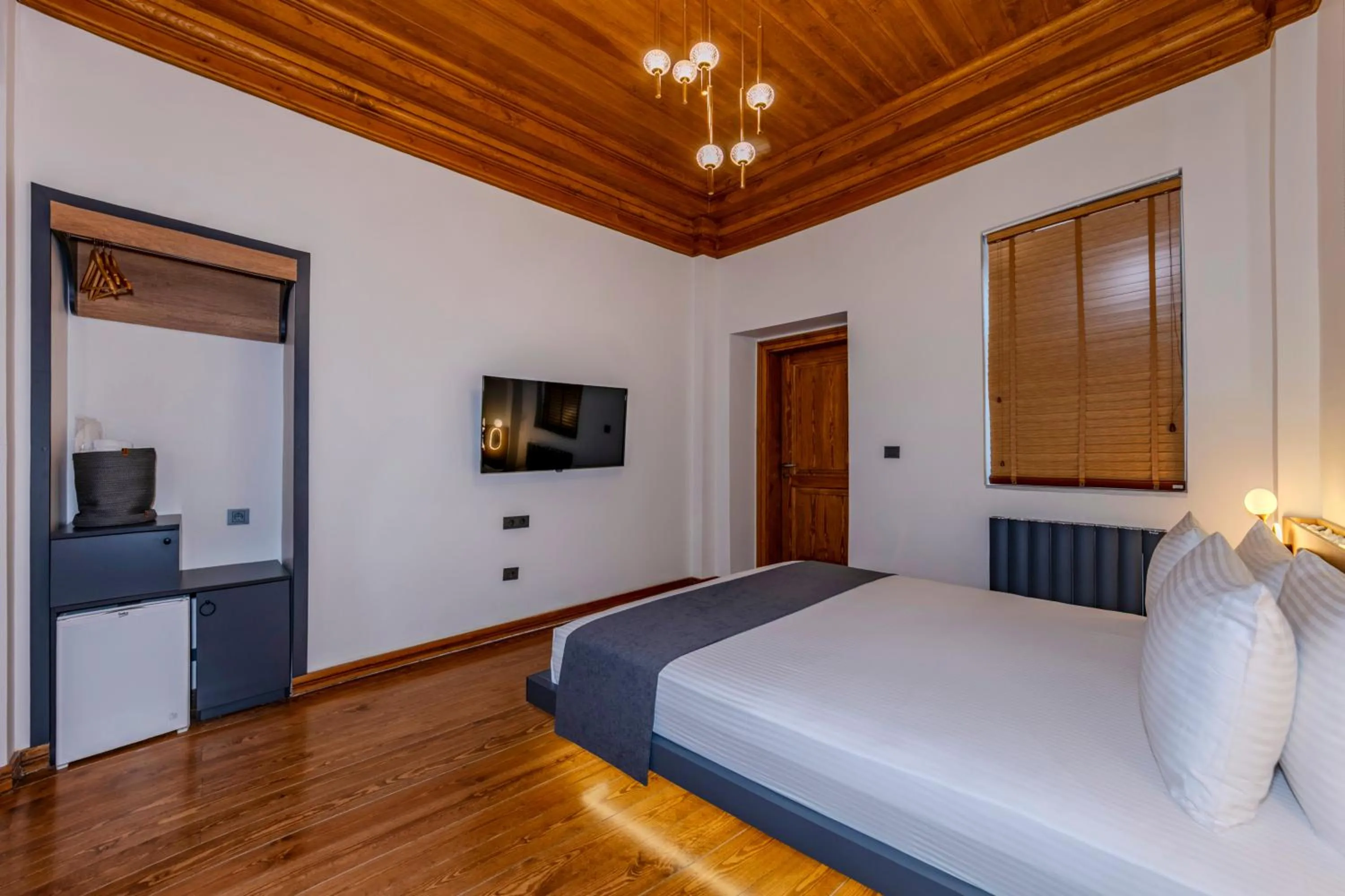 Photo of the whole room, Bed in Elmira Pera Hotel & - Special Class