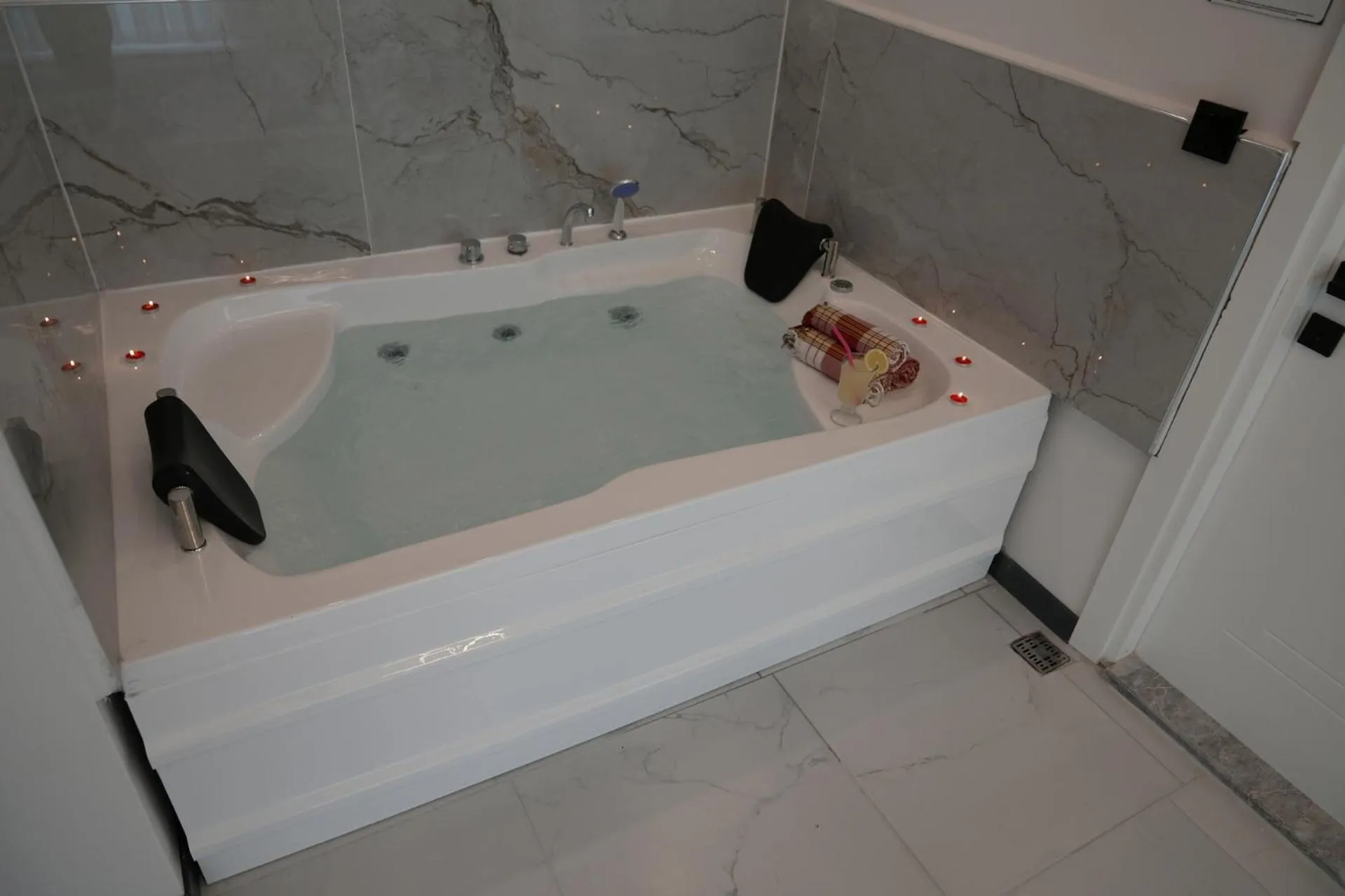 Hot Tub in Villa Kent Termal Otel