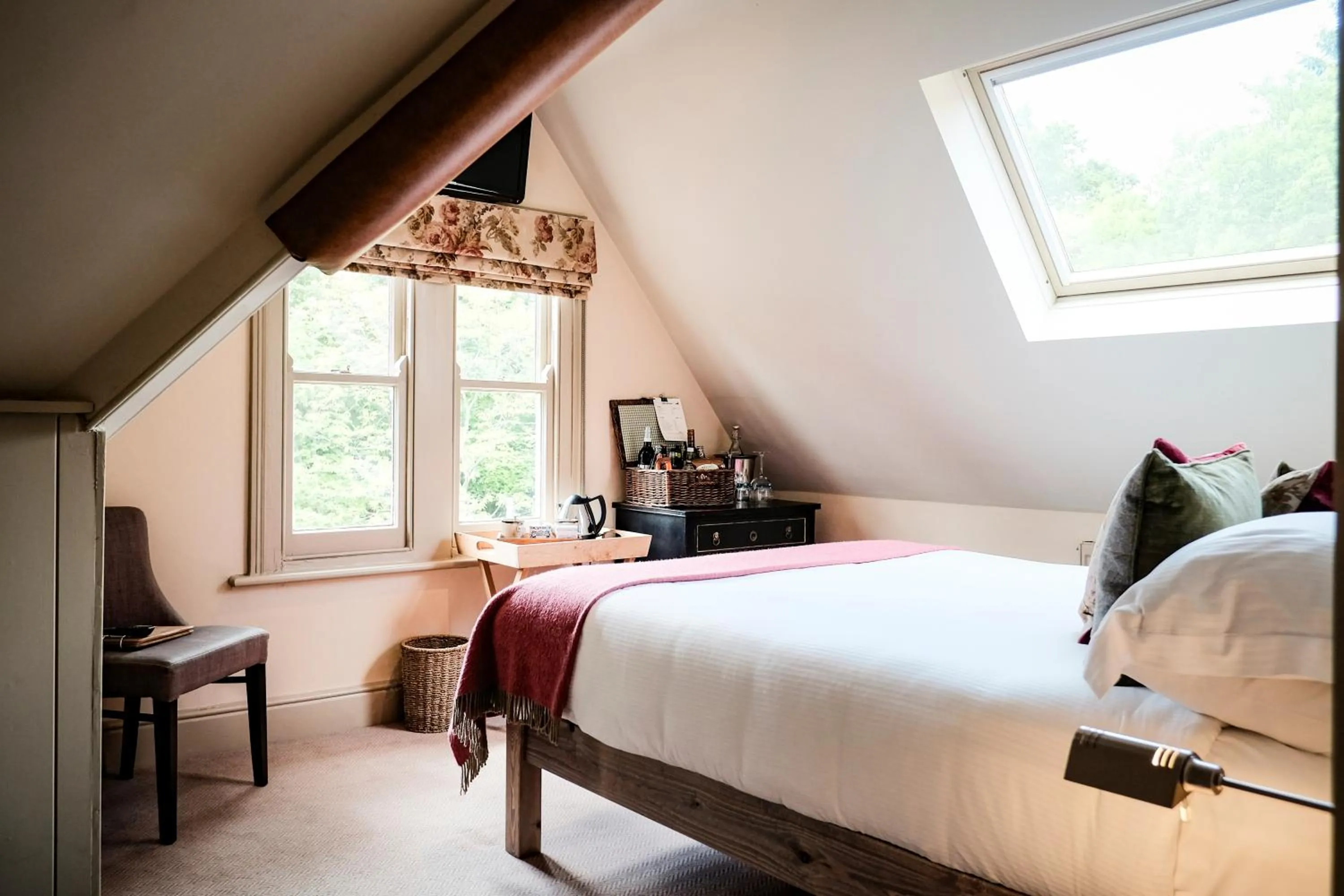 Bed in The White Buck