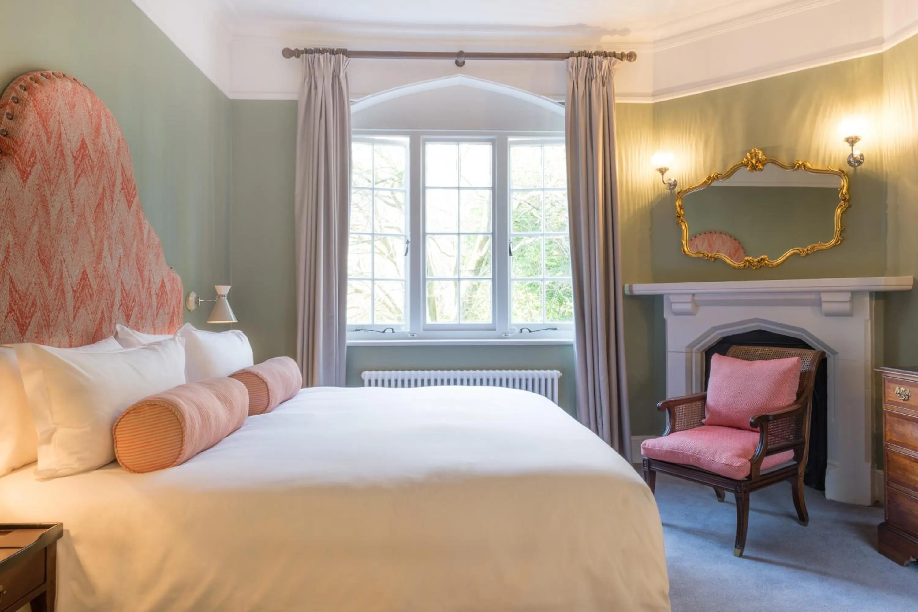 Bedroom, Bed in Burley Manor