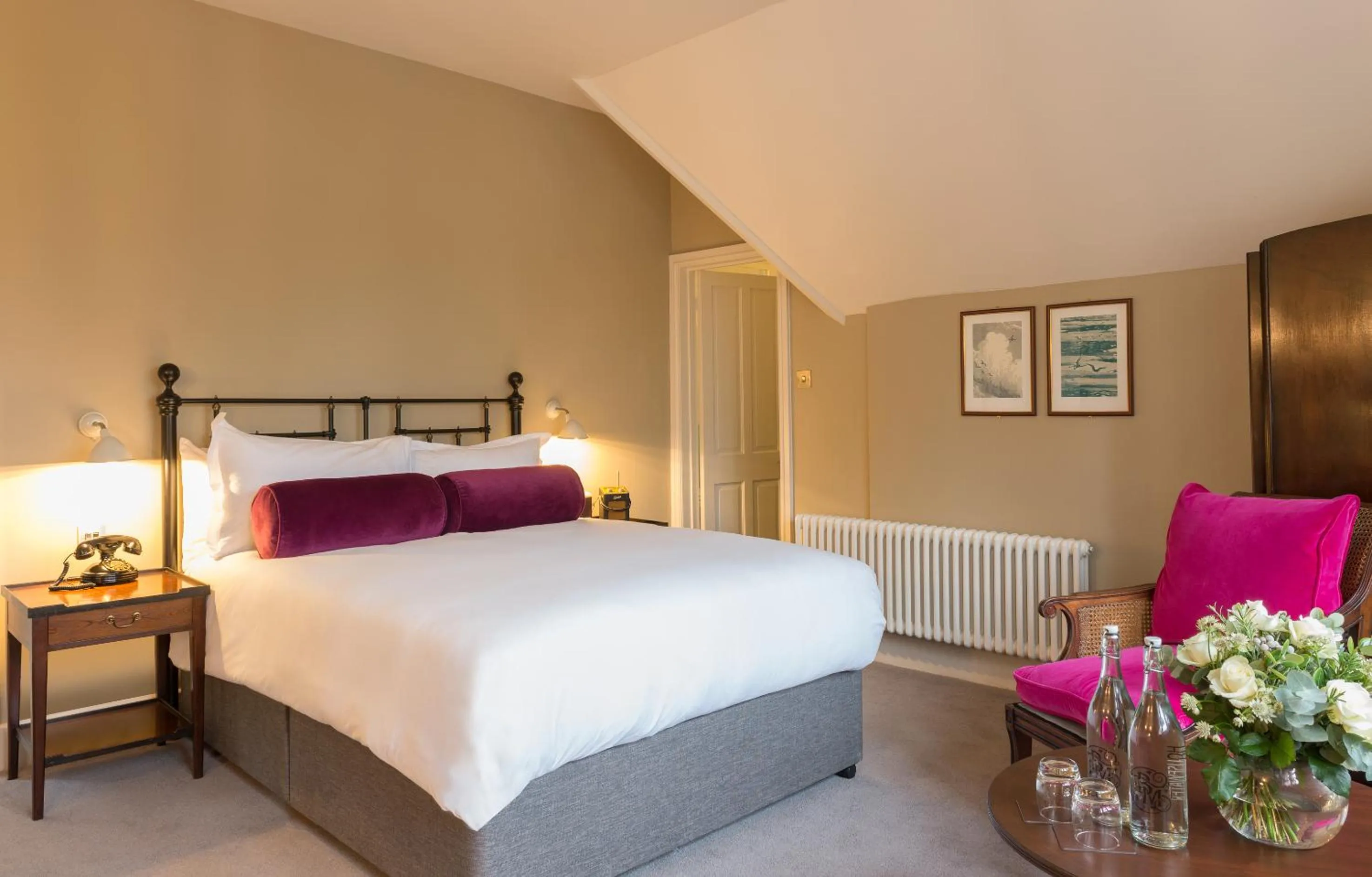 Bedroom, Bed in Burley Manor