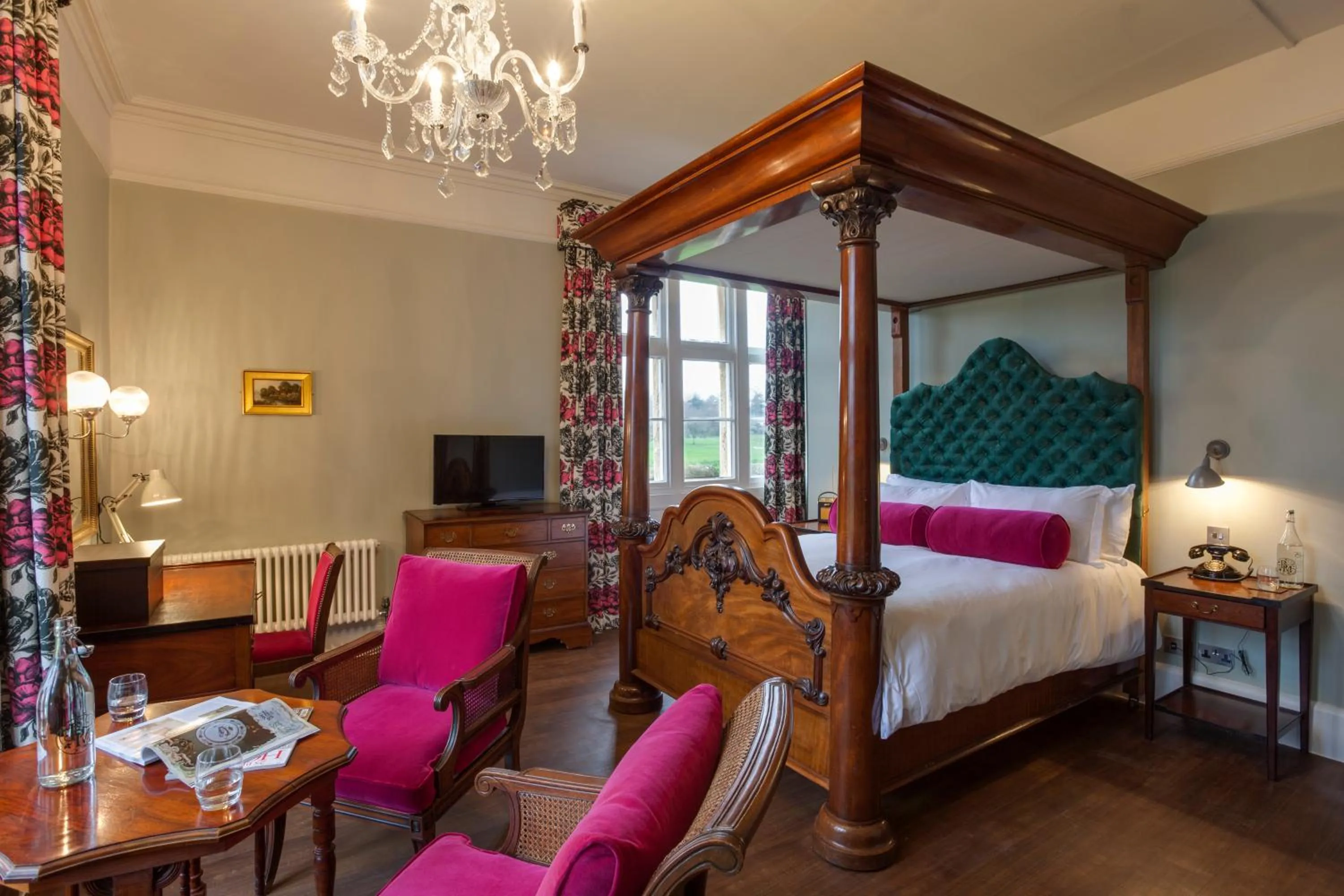 Bedroom, Bed in Burley Manor