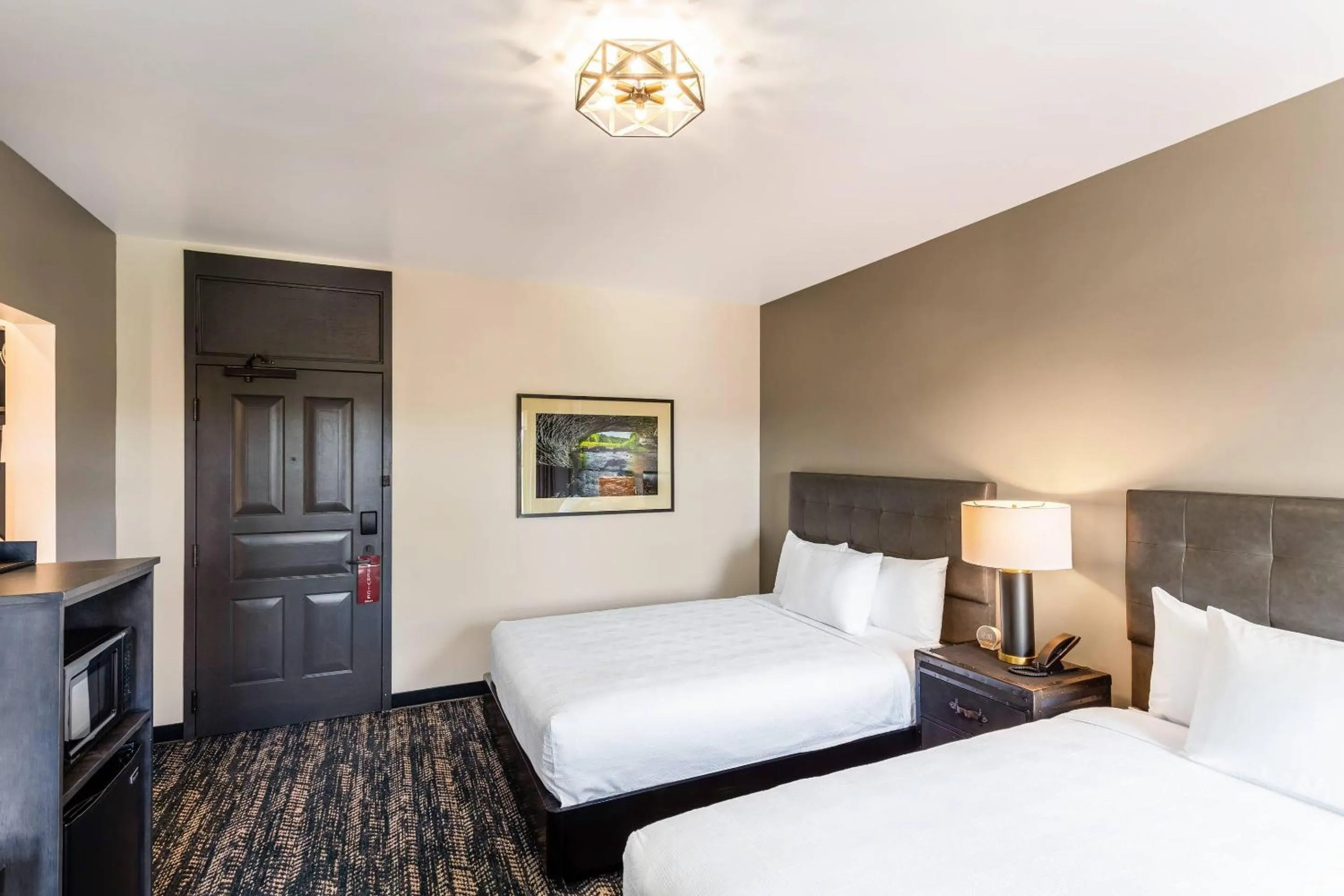 Bedroom, Bed in Tygart Hotel, an Ascend Collection Hotel