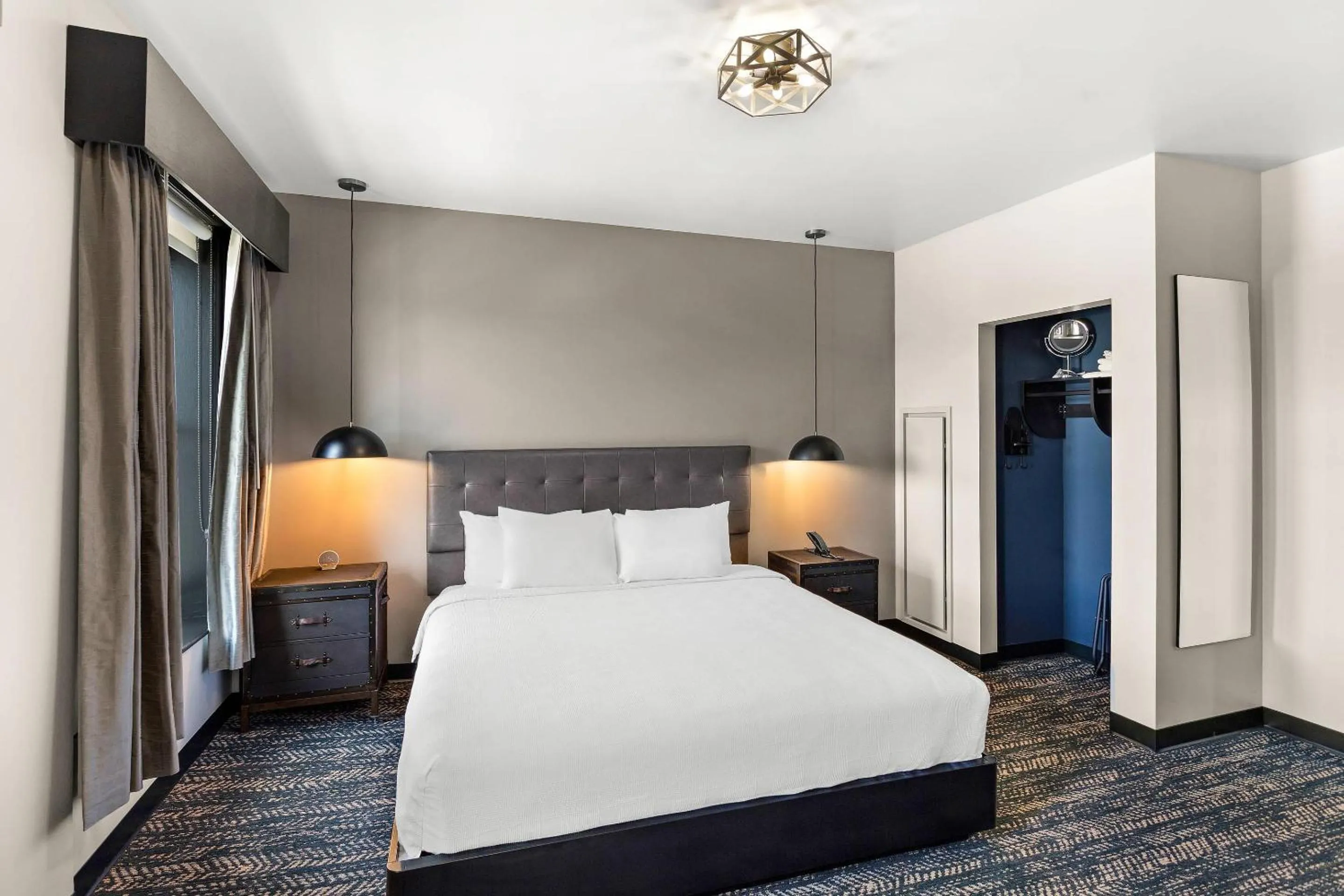 Bedroom, Bed in Tygart Hotel, an Ascend Collection Hotel