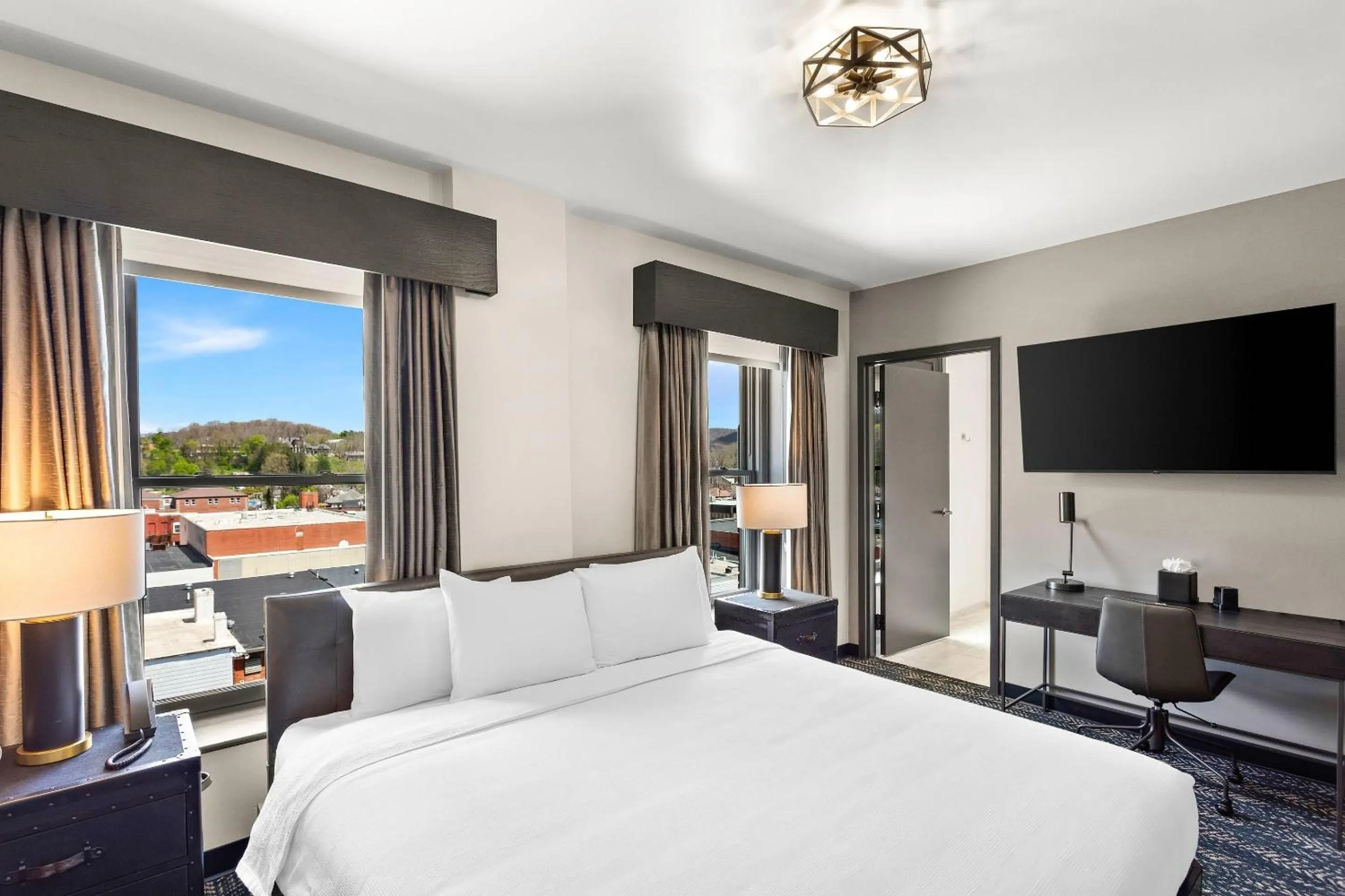 Bedroom, Bed in Tygart Hotel, an Ascend Collection Hotel