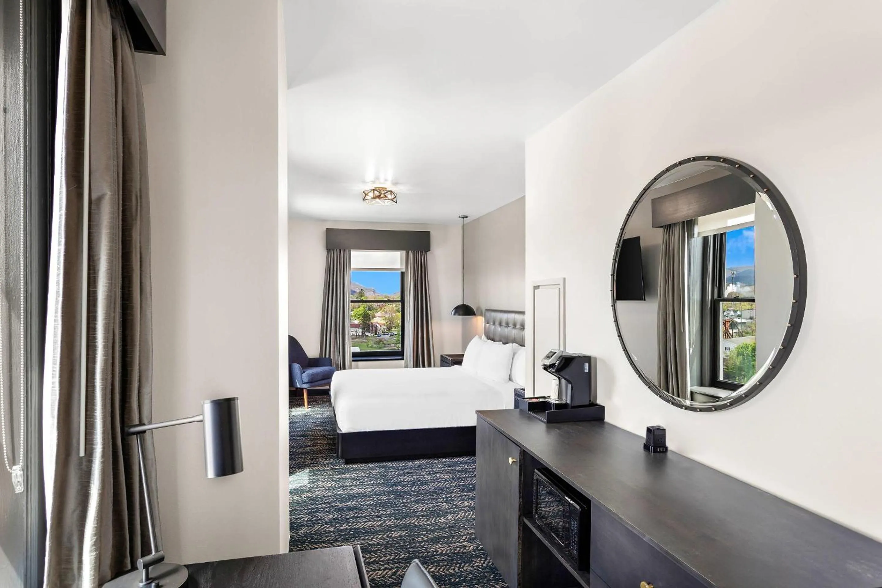 Bedroom, Bed in Tygart Hotel, an Ascend Collection Hotel