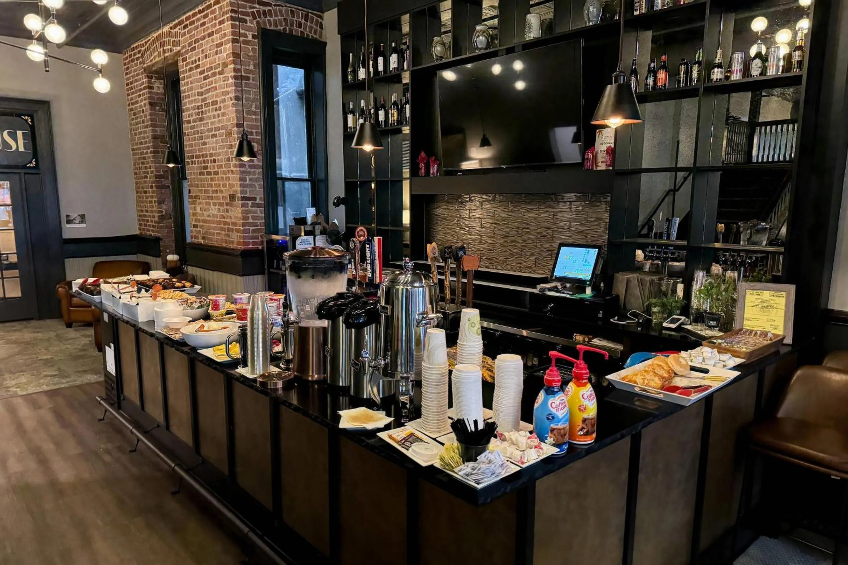 Breakfast in Tygart Hotel, an Ascend Collection Hotel