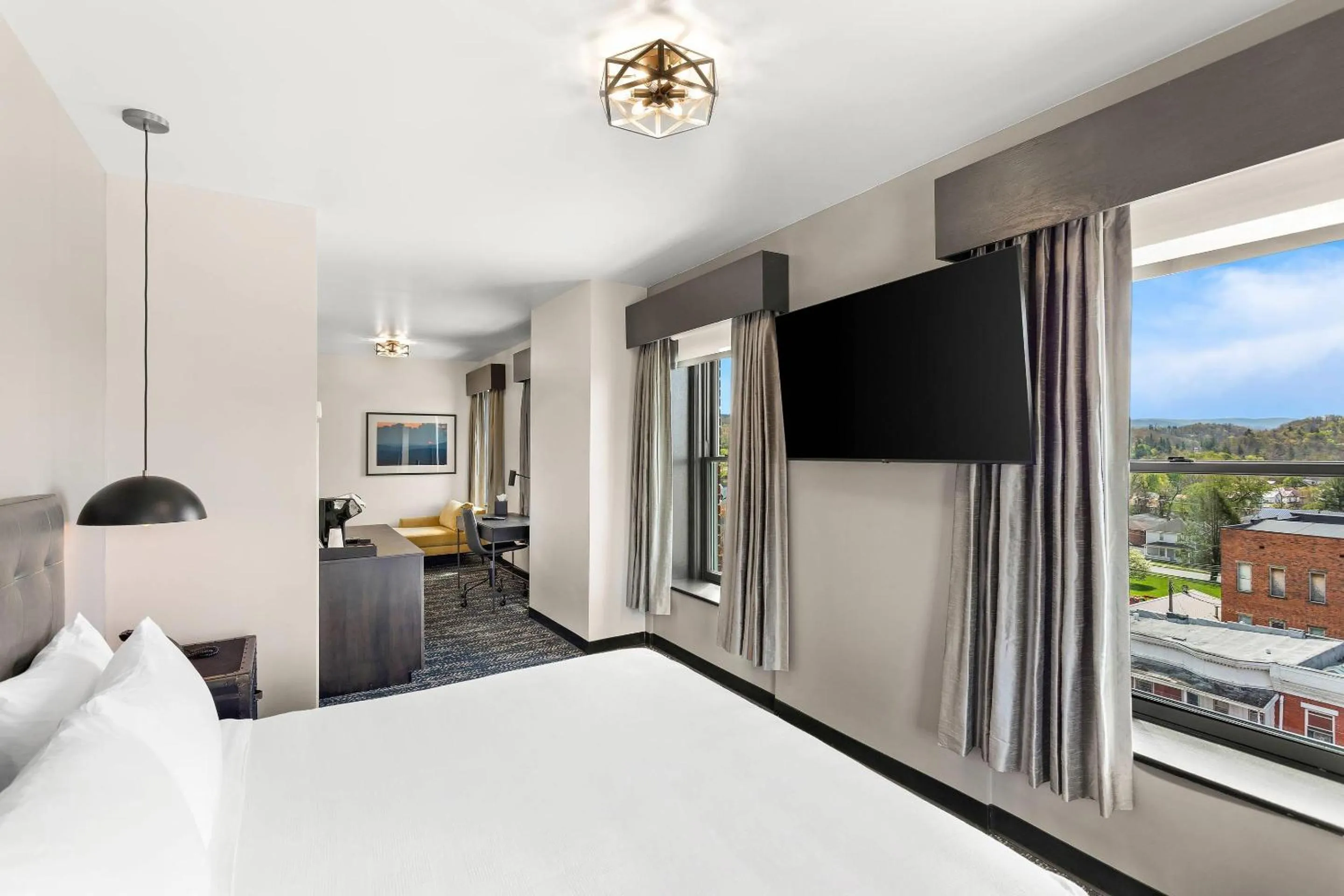 Bedroom, Bed in Tygart Hotel, an Ascend Collection Hotel