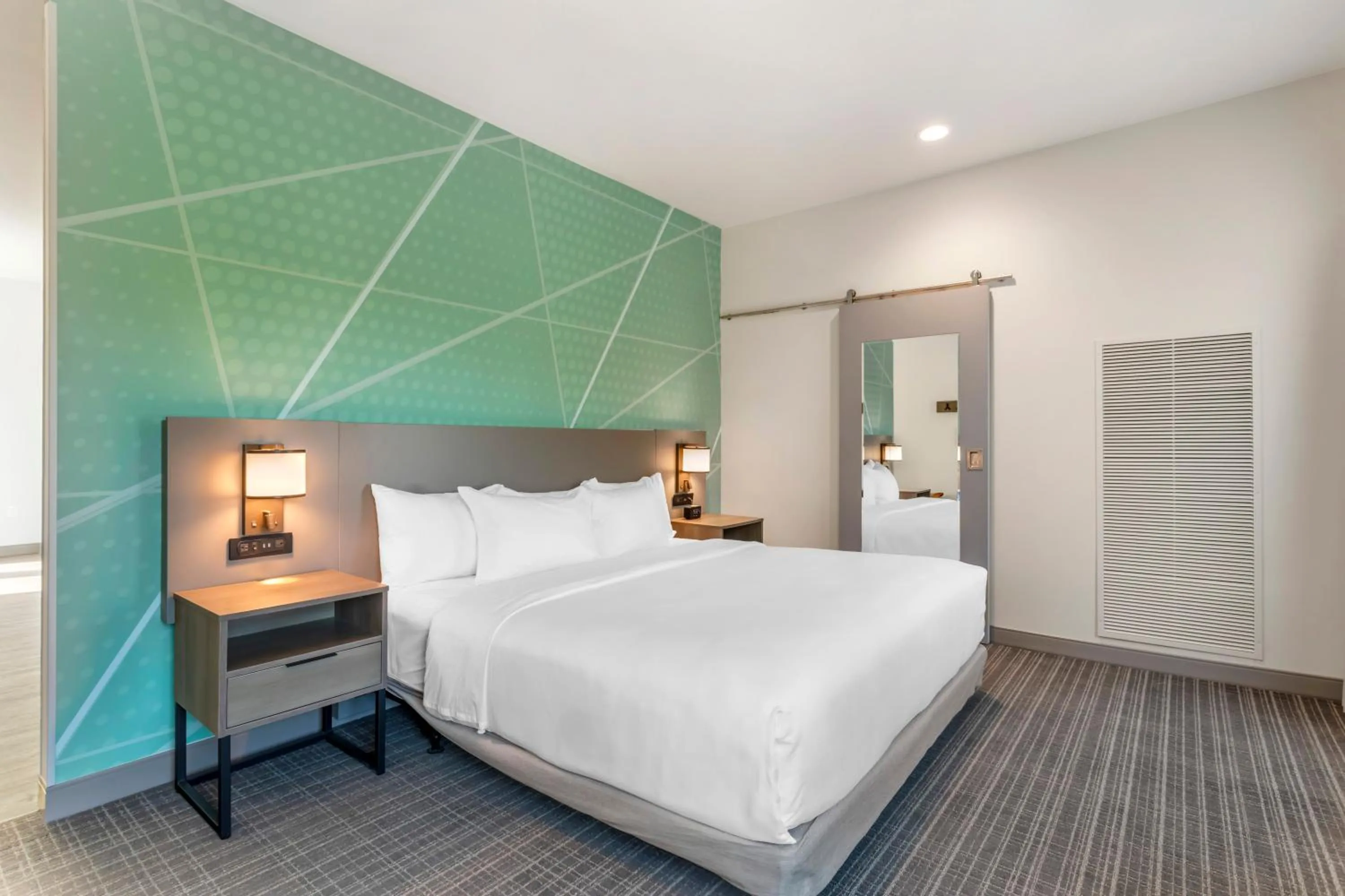 Bed in Comfort Suites Gatlinburg Downtown-Convention Center