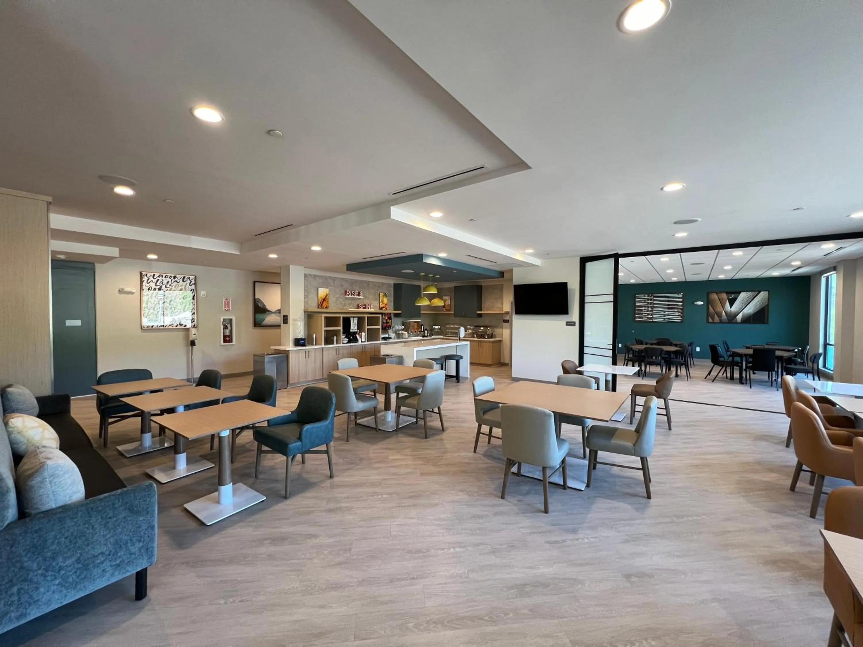 Restaurant/places to eat in Comfort Suites Gatlinburg Downtown-Convention Center