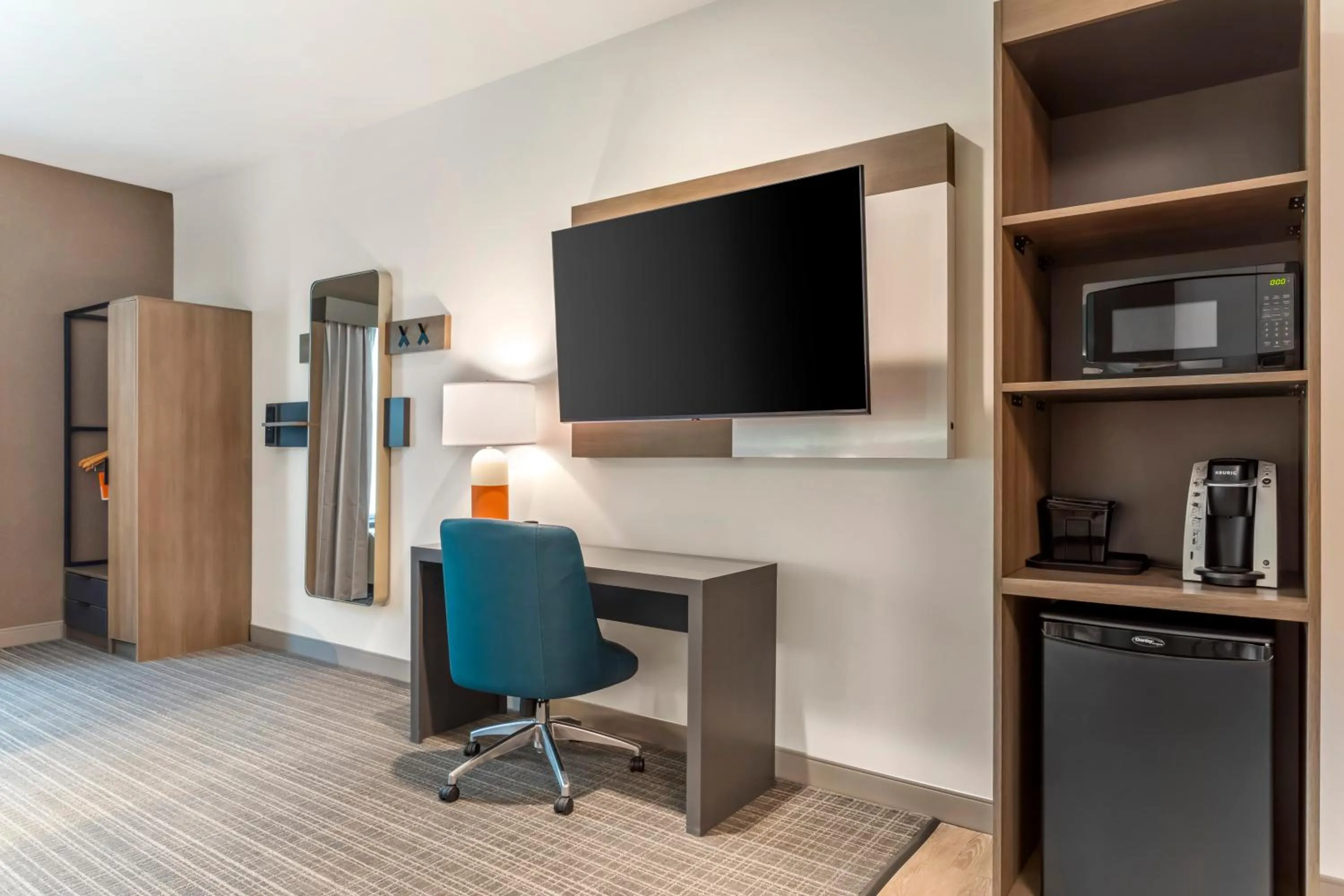 TV and multimedia in Comfort Suites Gatlinburg Downtown-Convention Center